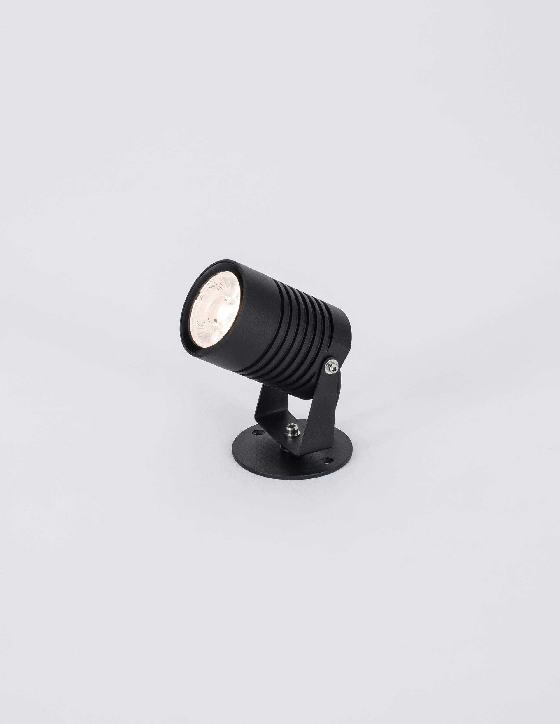 FEND | W 6.5 H 15 D 9 cm | 10 W | 3000 K | 742 lm | IP65 | Black | Aluminum