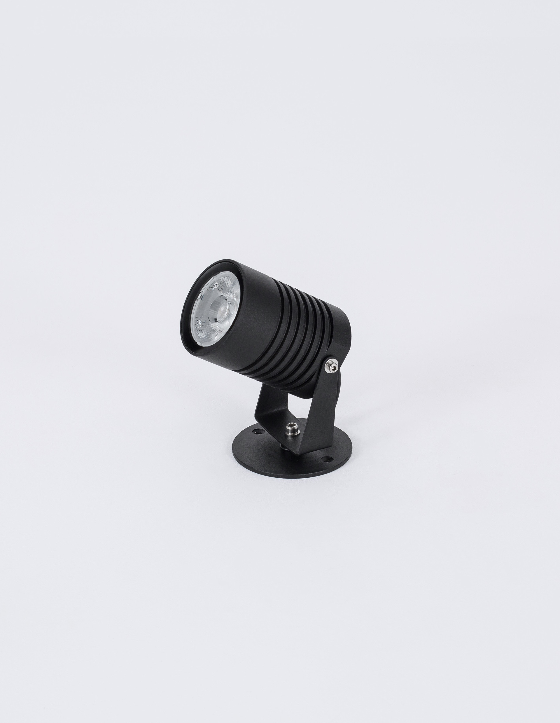 FEND | W 6.5 H 15 D 9 cm | 10 W | 3000 K | 742 lm | IP65 | Black | Aluminum