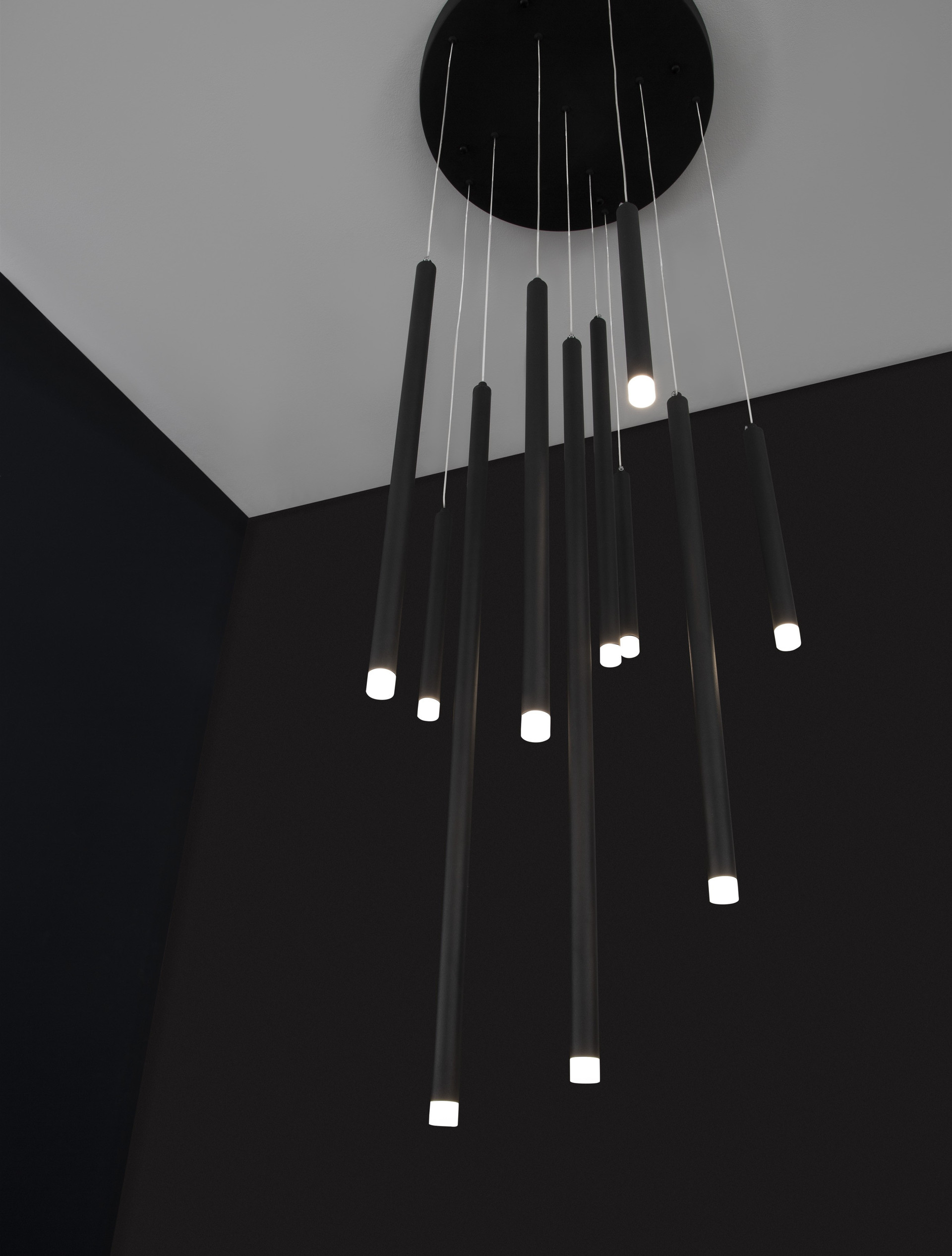 TRIMLE | H 220 D 50 cm | 26 W | 3000 K | 1861 lm | IP20 | Black | Aluminum/Acrylic