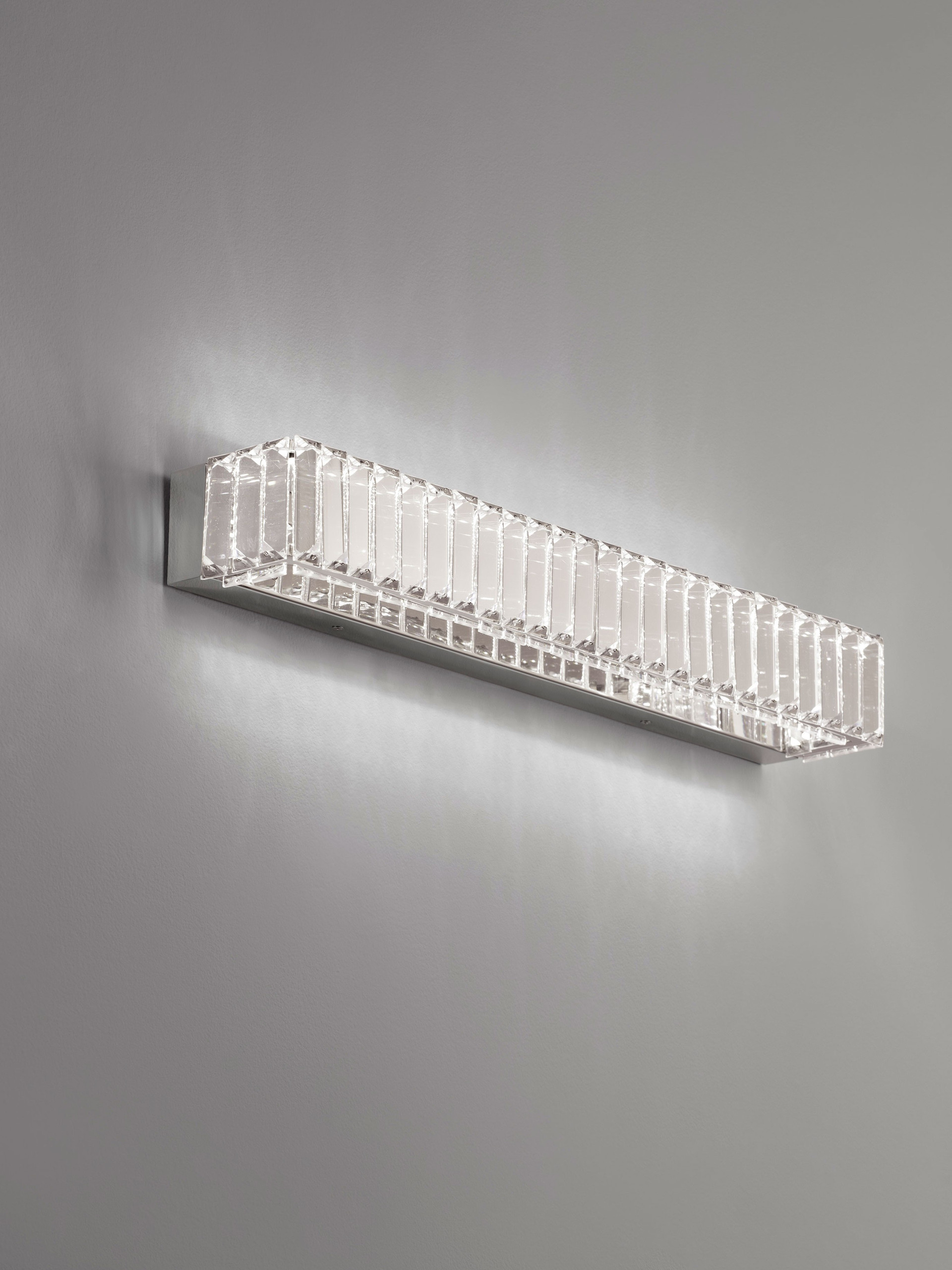 AURELIA | L 7.6 W 12 H 60 cm | 19 W | 3500 K | 950 lm | IP20 | Chrome | Metal/Crystal