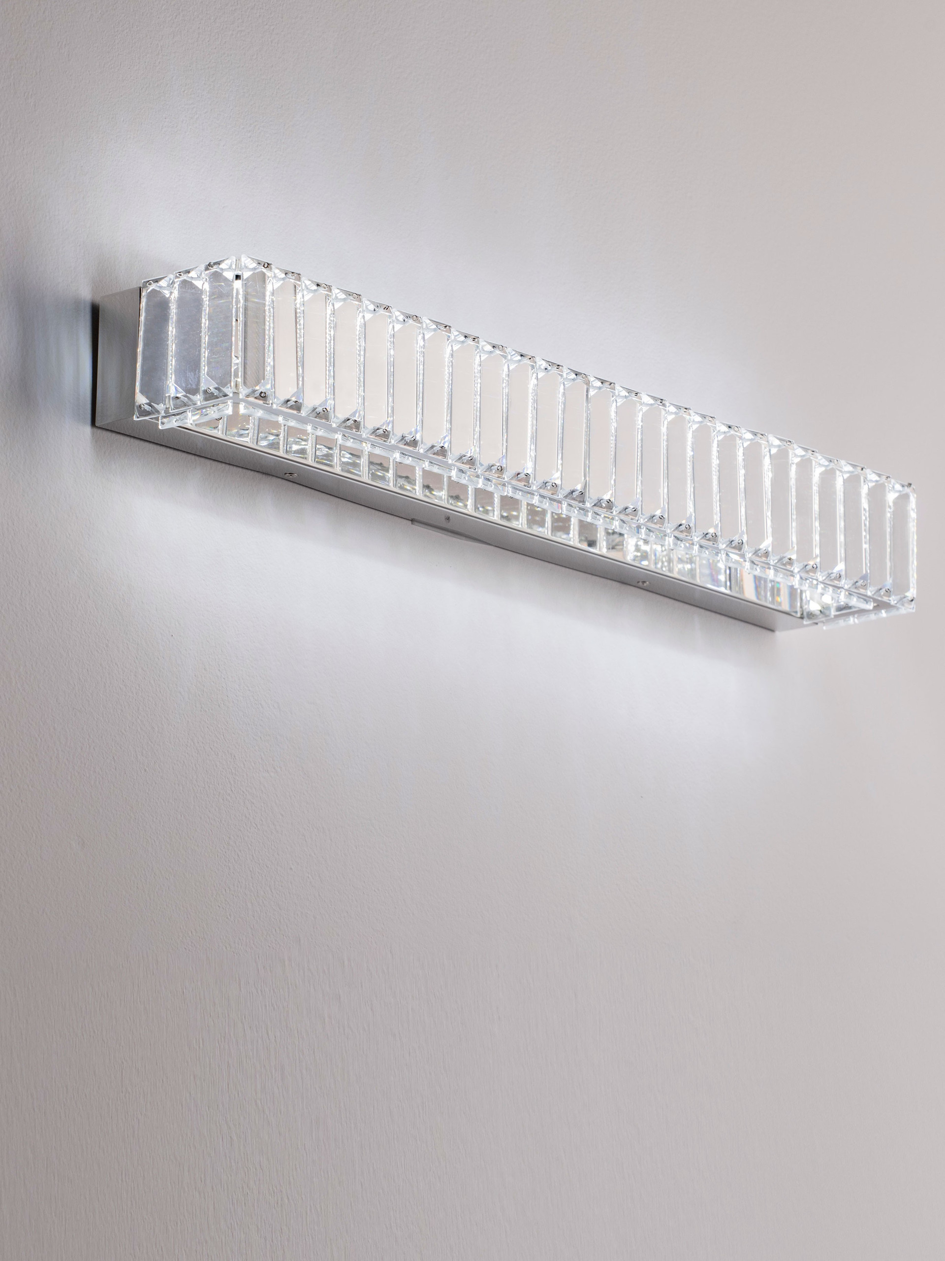 AURELIA | L 7.6 W 12 H 60 cm | 19 W | 3500 K | 950 lm | IP20 | Chrome | Metal/Crystal