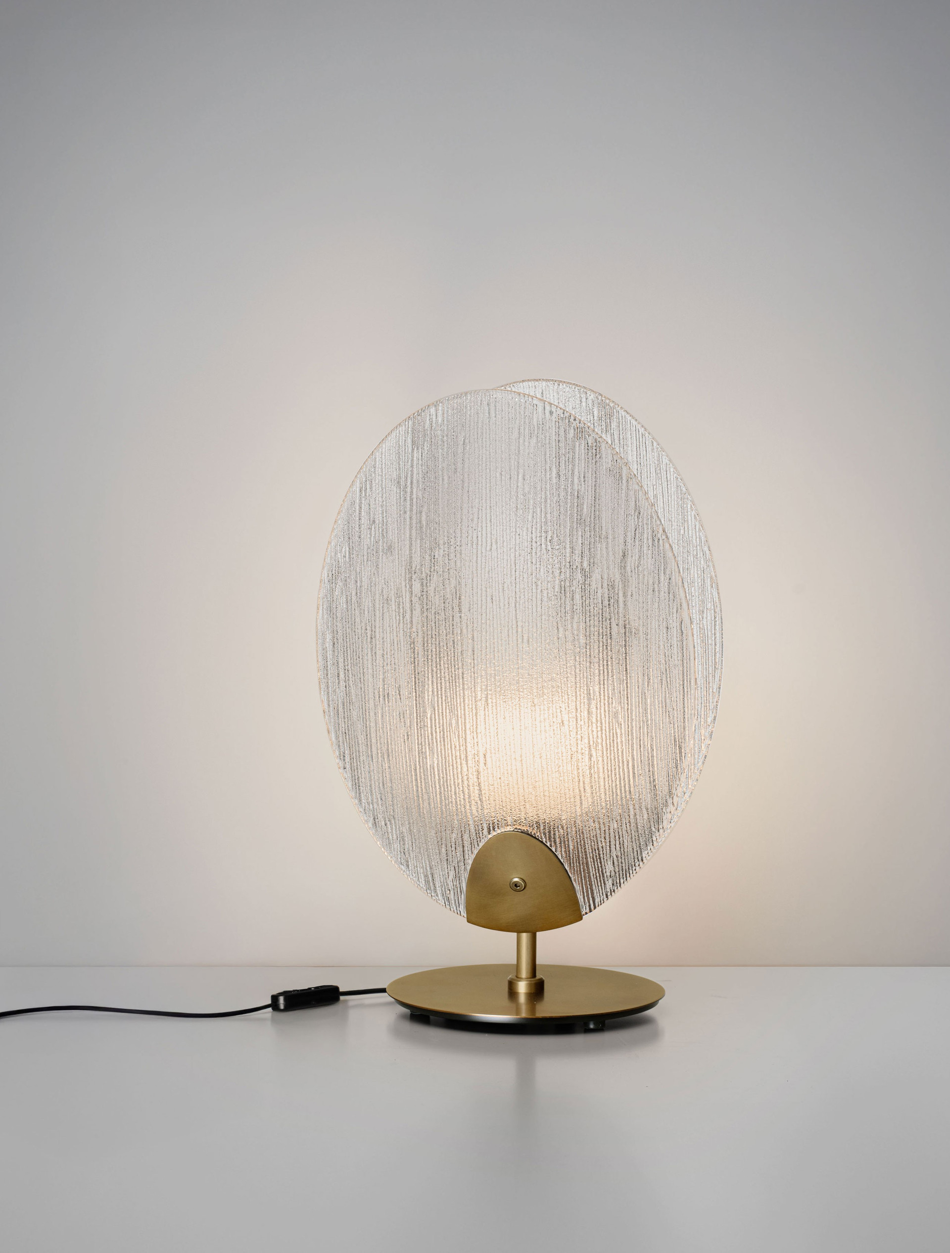 SHELINA | L 30 W 22 H 49 cm | 6 W | 3000 K | 390 lm | IP20 | Ottone antico | Acciaio/Vetro