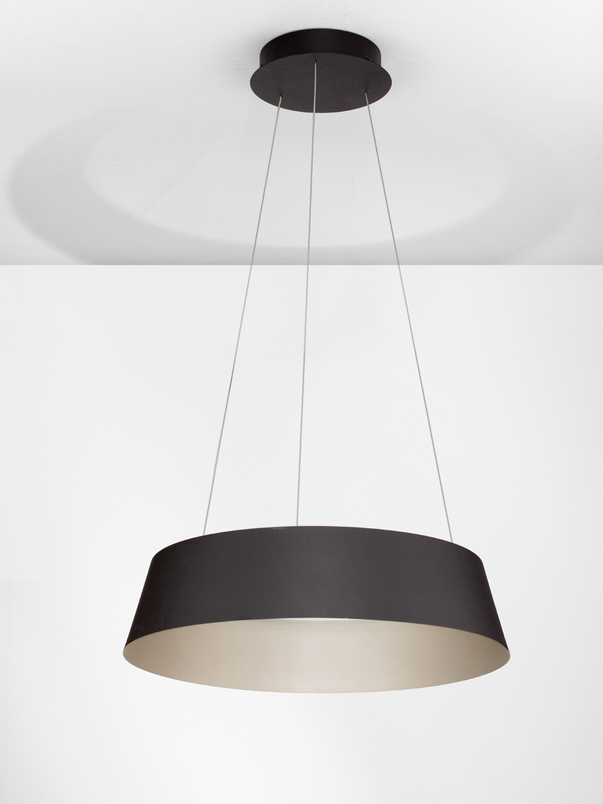 ALBA | H 200 D 54 cm | 53 W | 3000 K | 1982 lm | IP20 | Black/Gold | Aluminum