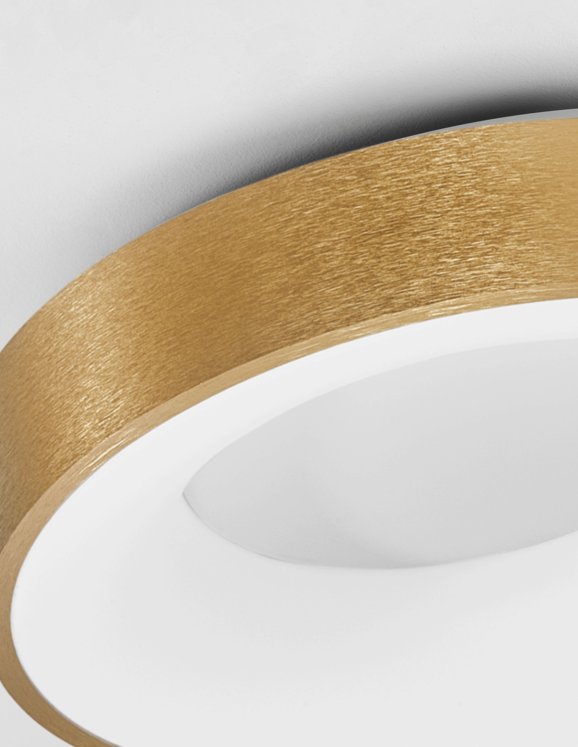 RANDO THIN | H 9 D 38 cm | 30 W | 3000 K | 1845 lm | IP20 | Gold | Aluminum/Acrylic