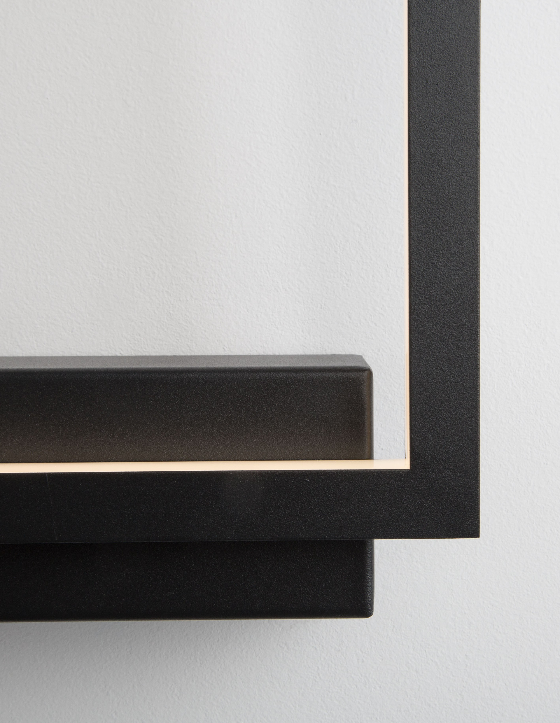 CORNICE | L 21 W 6 H 25 cm | 18 W | 3000 K | 1080 lm | IP20 | Black | Aluminum/Acrylic