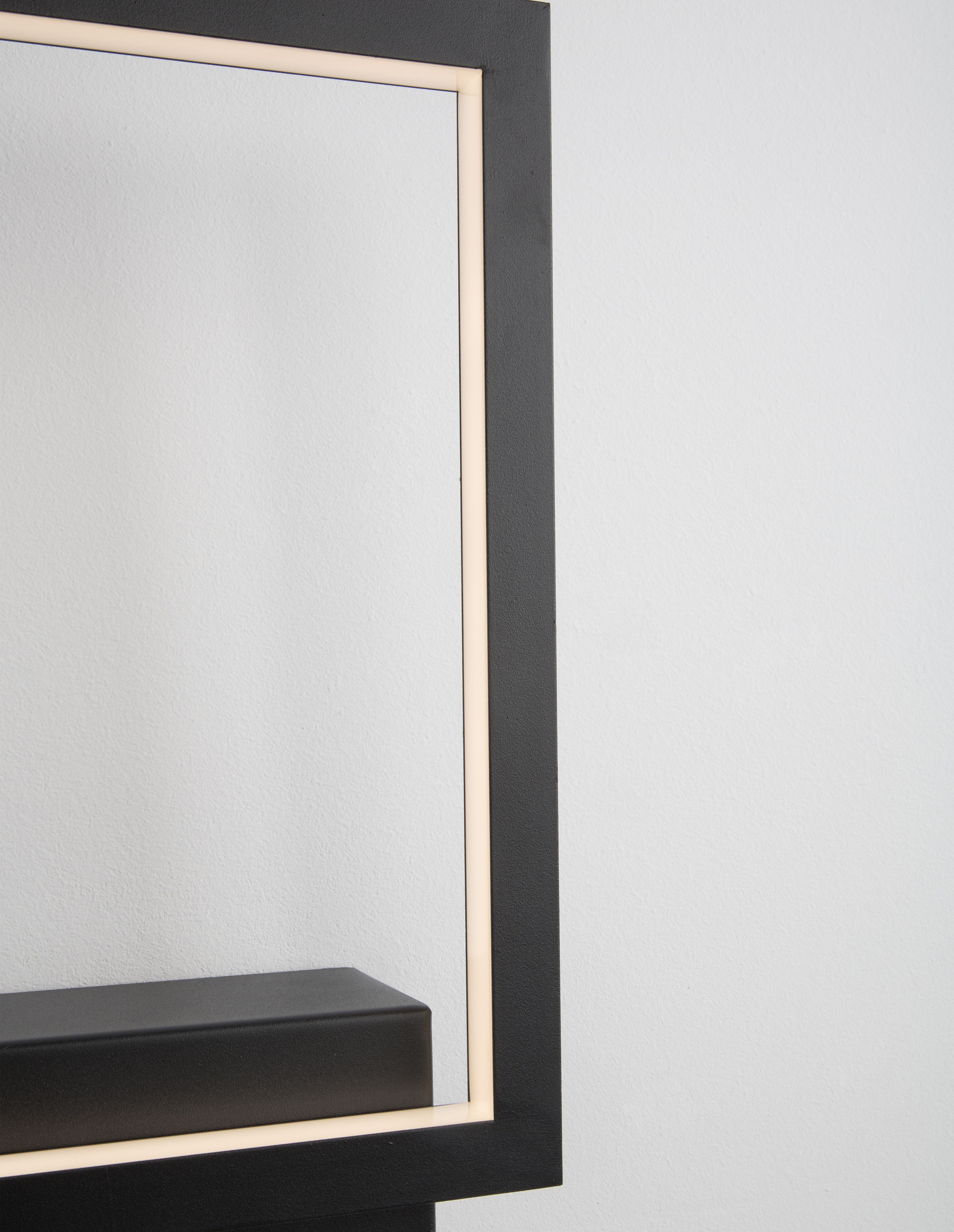 CORNICE | L 21 W 6 H 25 cm | 18 W | 3000 K | 1080 lm | IP20 | Black | Aluminum/Acrylic