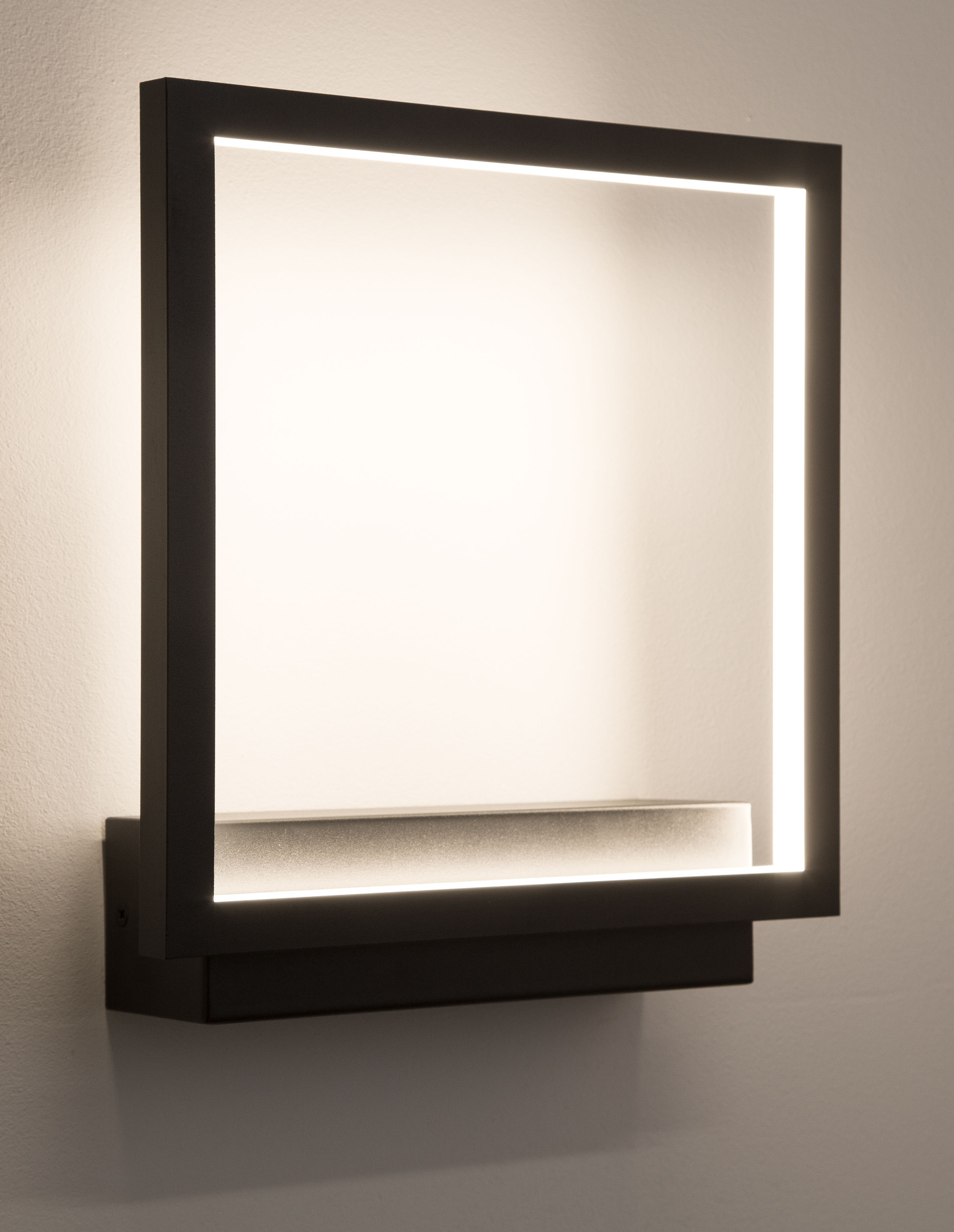 CORNICE | L 21 W 6 H 25 cm | 18 W | 3000 K | 1080 lm | IP20 | Black | Aluminum/Acrylic
