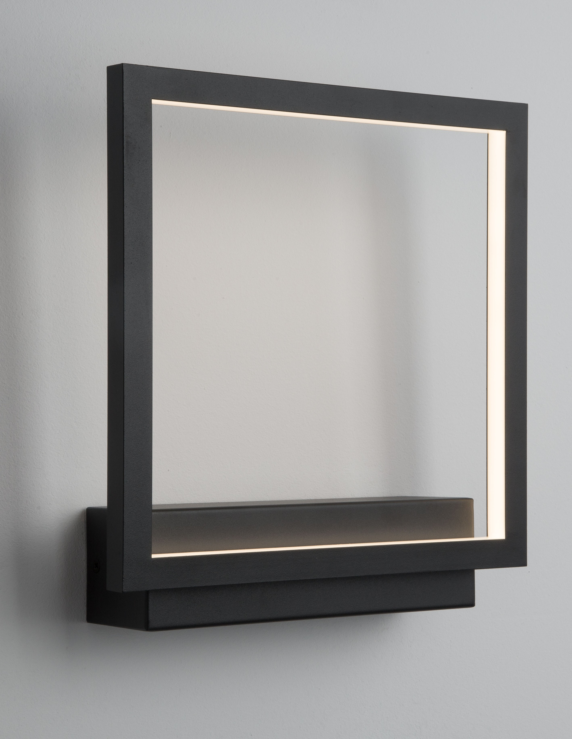 CORNICE | L 21 W 6 H 25 cm | 18 W | 3000 K | 1080 lm | IP20 | Black | Aluminum/Acrylic