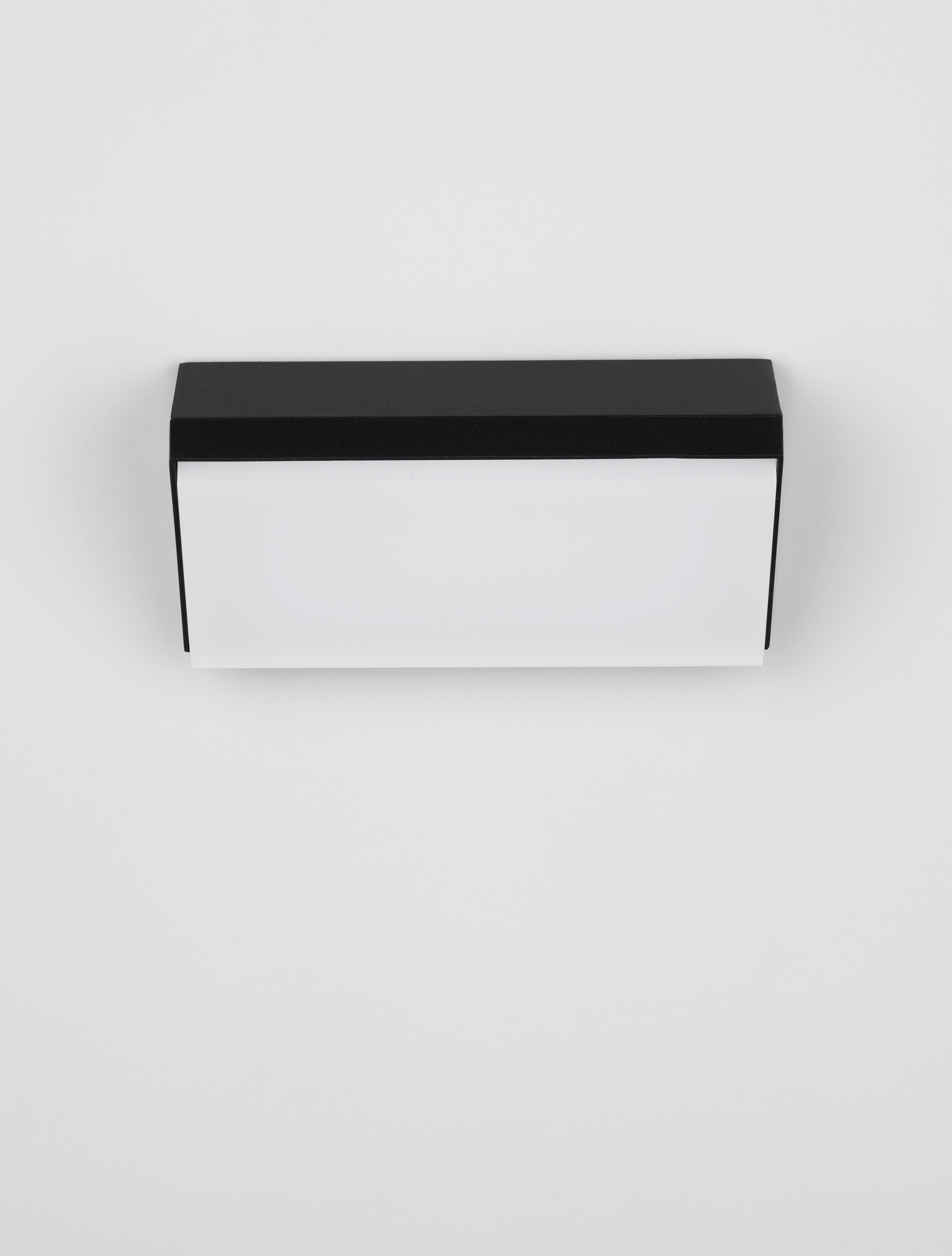 ZENON | L 18 W 7.5 H 9 cm | 10 W | 3000 K | 558 lm | IP65 | Black | Aluminum