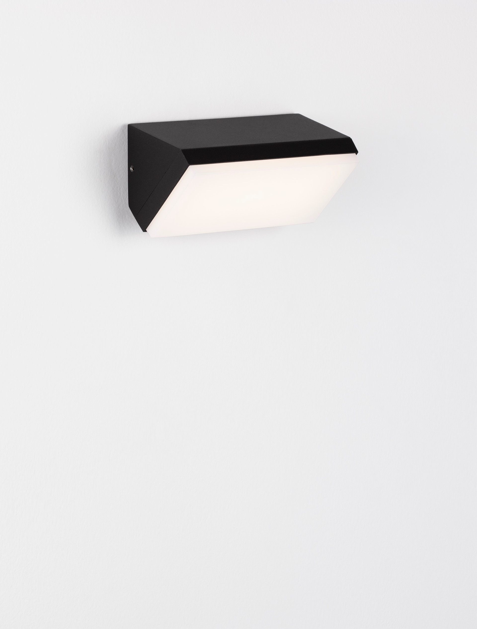 ZENON | L 18 W 7.5 H 9 cm | 10 W | 3000 K | 558 lm | IP65 | Black | Aluminum
