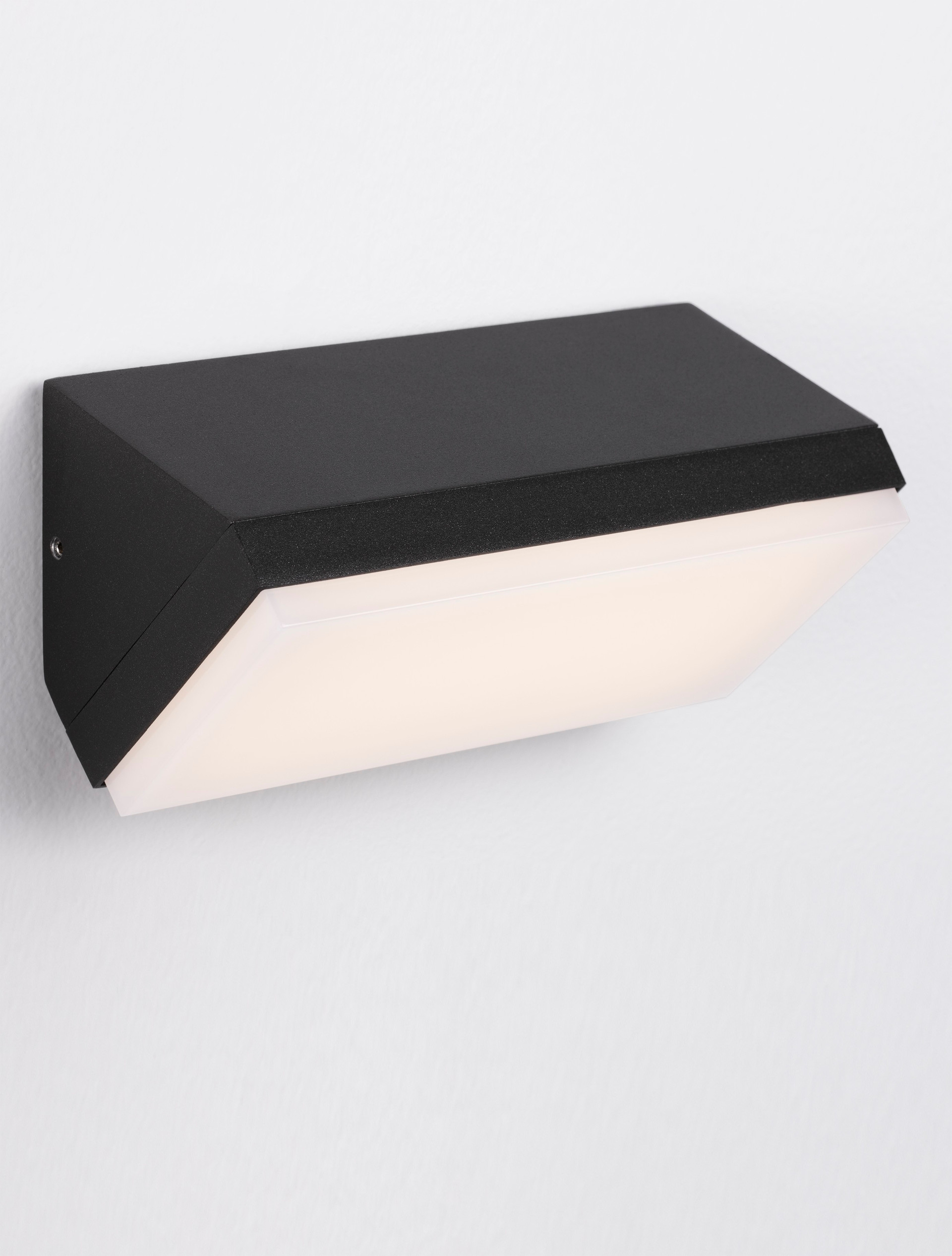 ZENON | L 18 W 7.5 H 9 cm | 10 W | 3000 K | 558 lm | IP65 | Black | Aluminum