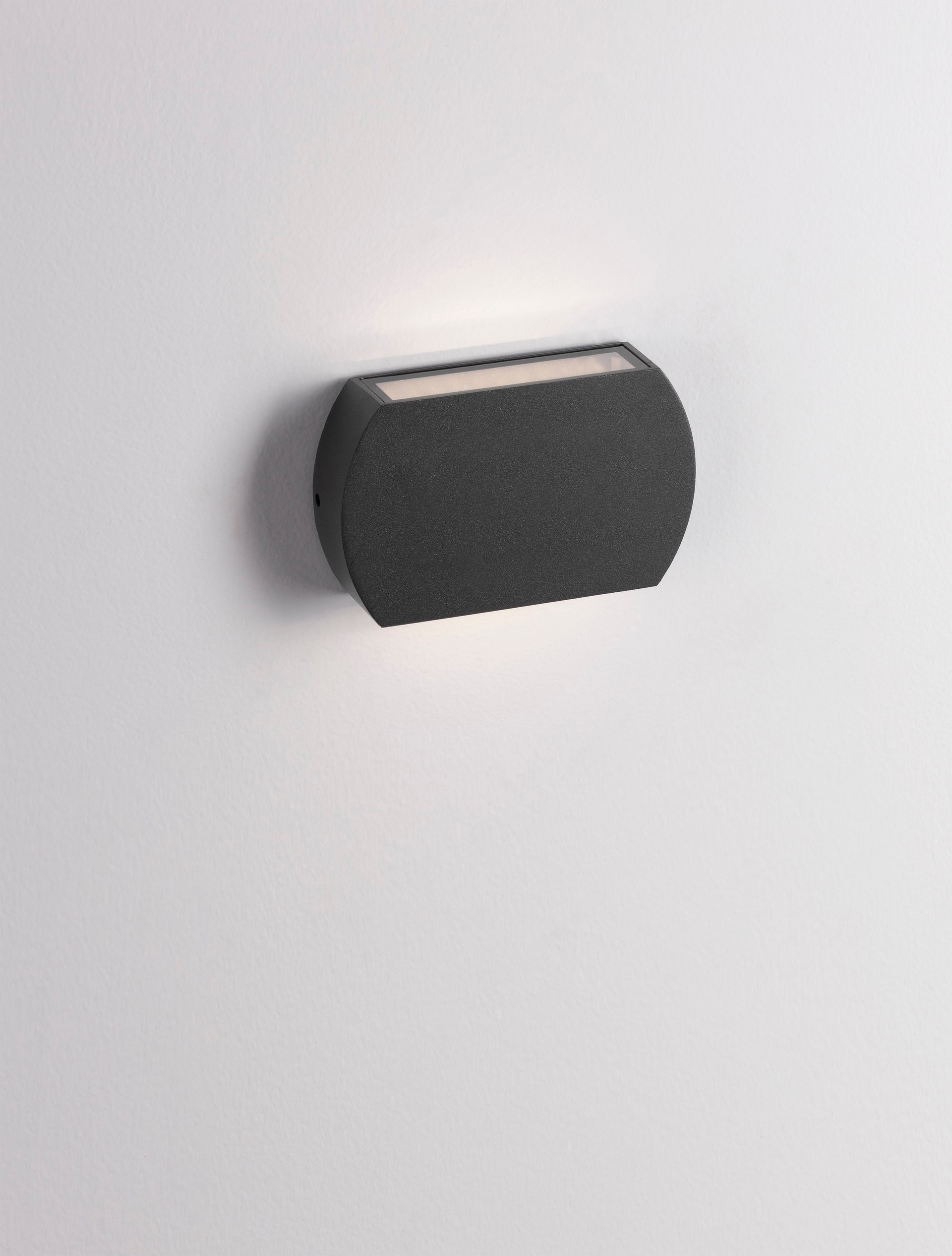 FEDOR | L 15.6 W 3.8 H 9.7 cm | 8 W | 3000 K | 282 lm | IP65 | Black | Aluminum