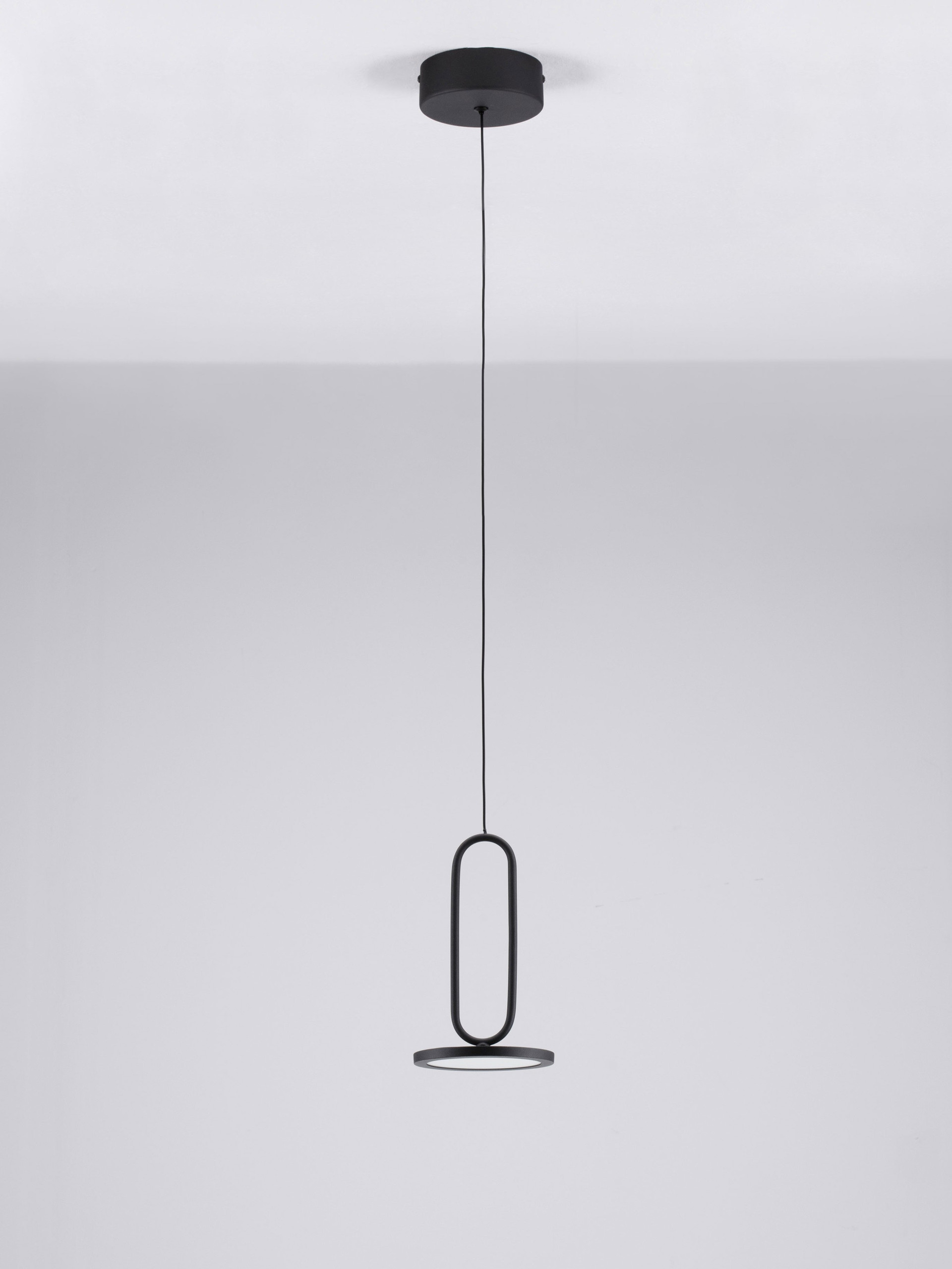 GEA | H 180 D 13 cm | 8 W | 3000 K | 560 lm | IP20 | Black | Aluminum/Acrylic