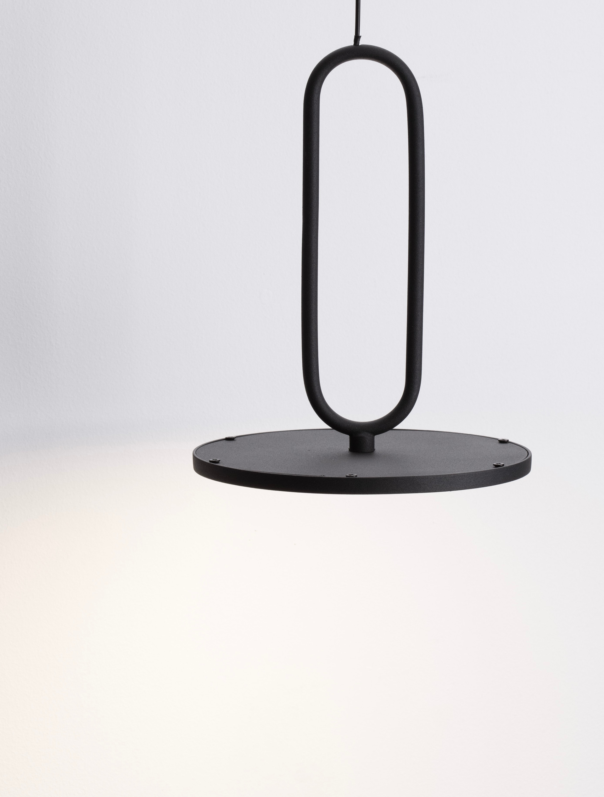 GEA | H 180 D 17.5 cm | 12 W | 3000 K | 840 lm | IP20 | Black | Aluminum/Acrylic
