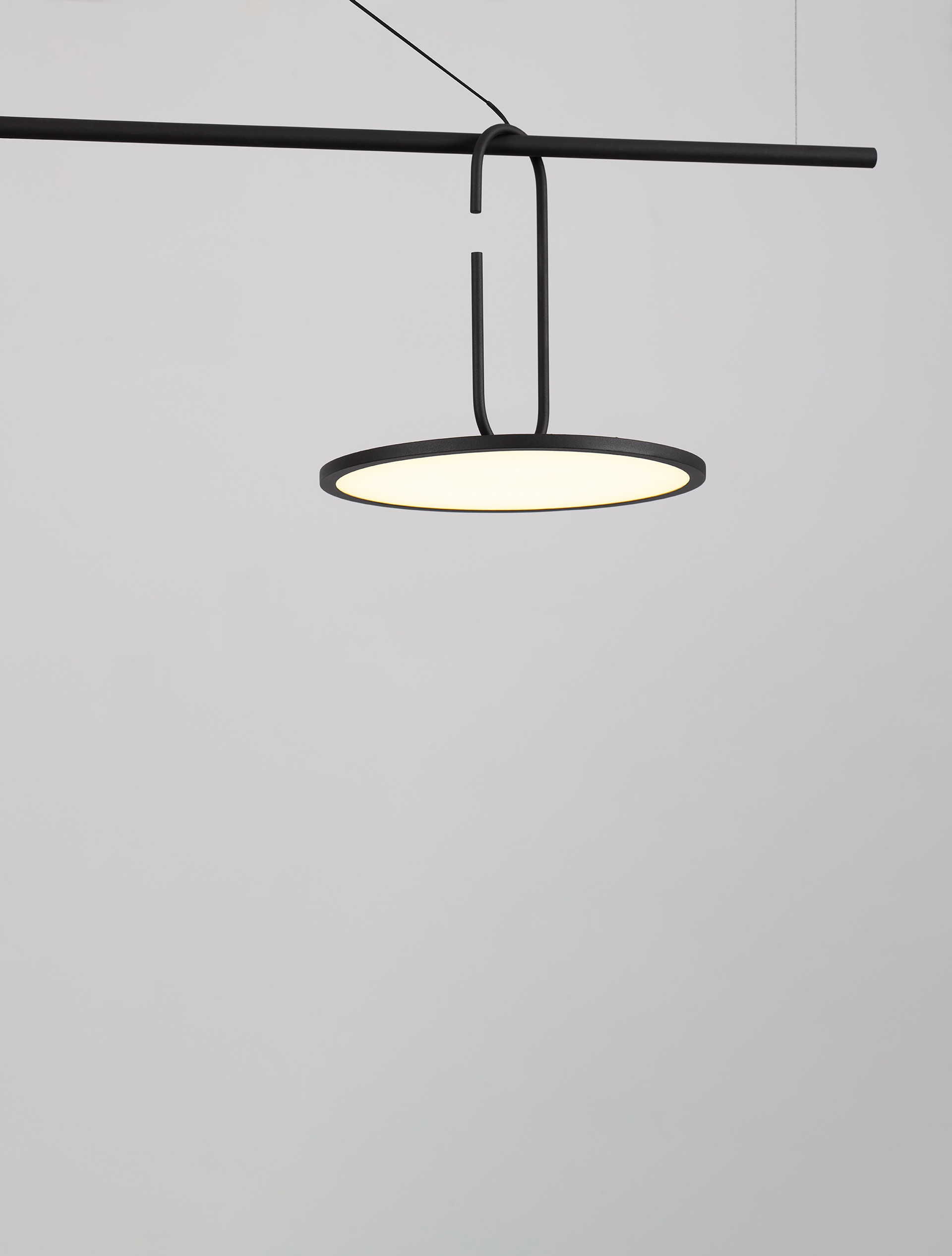 GEA | L 100 W 30 H 180 cm | 22 W | 3000 K | 2600 lm | IP20 | Black | Aluminum/Acrylic