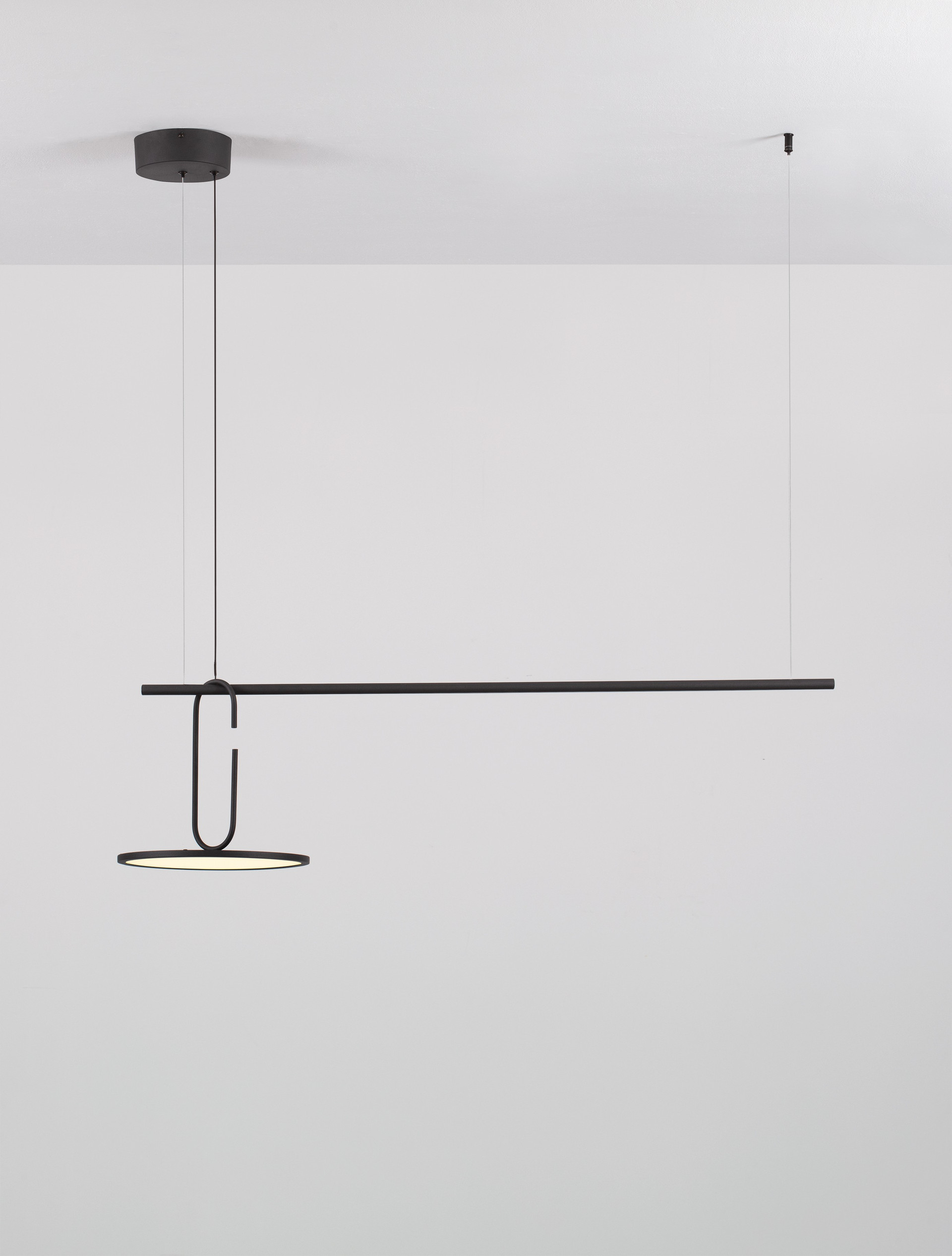 GEA | L 100 W 30 H 180 cm | 22 W | 3000 K | 2600 lm | IP20 | Black | Aluminum/Acrylic