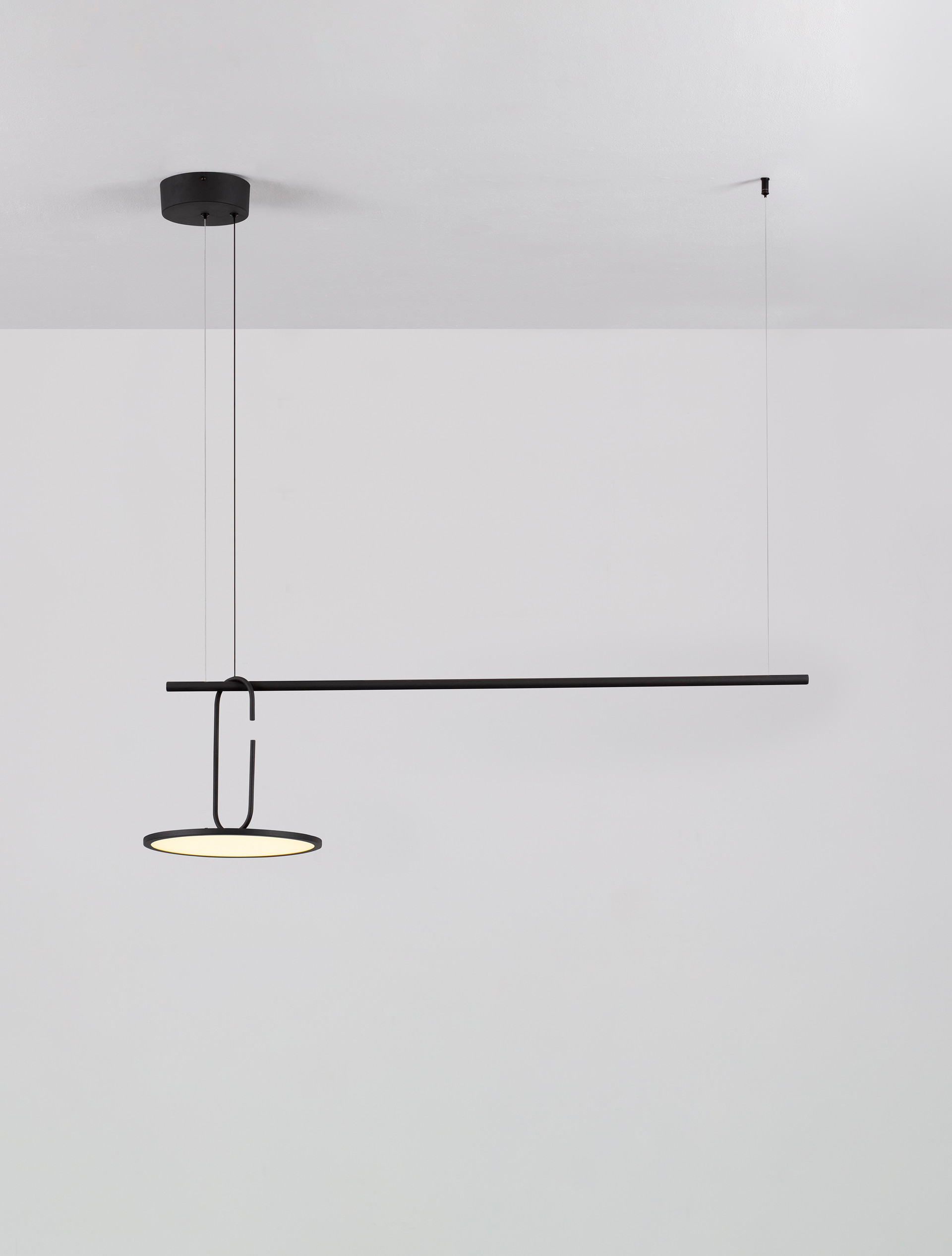 GEA | L 100 W 30 H 180 cm | 22 W | 3000 K | 2600 lm | IP20 | Black | Aluminum/Acrylic