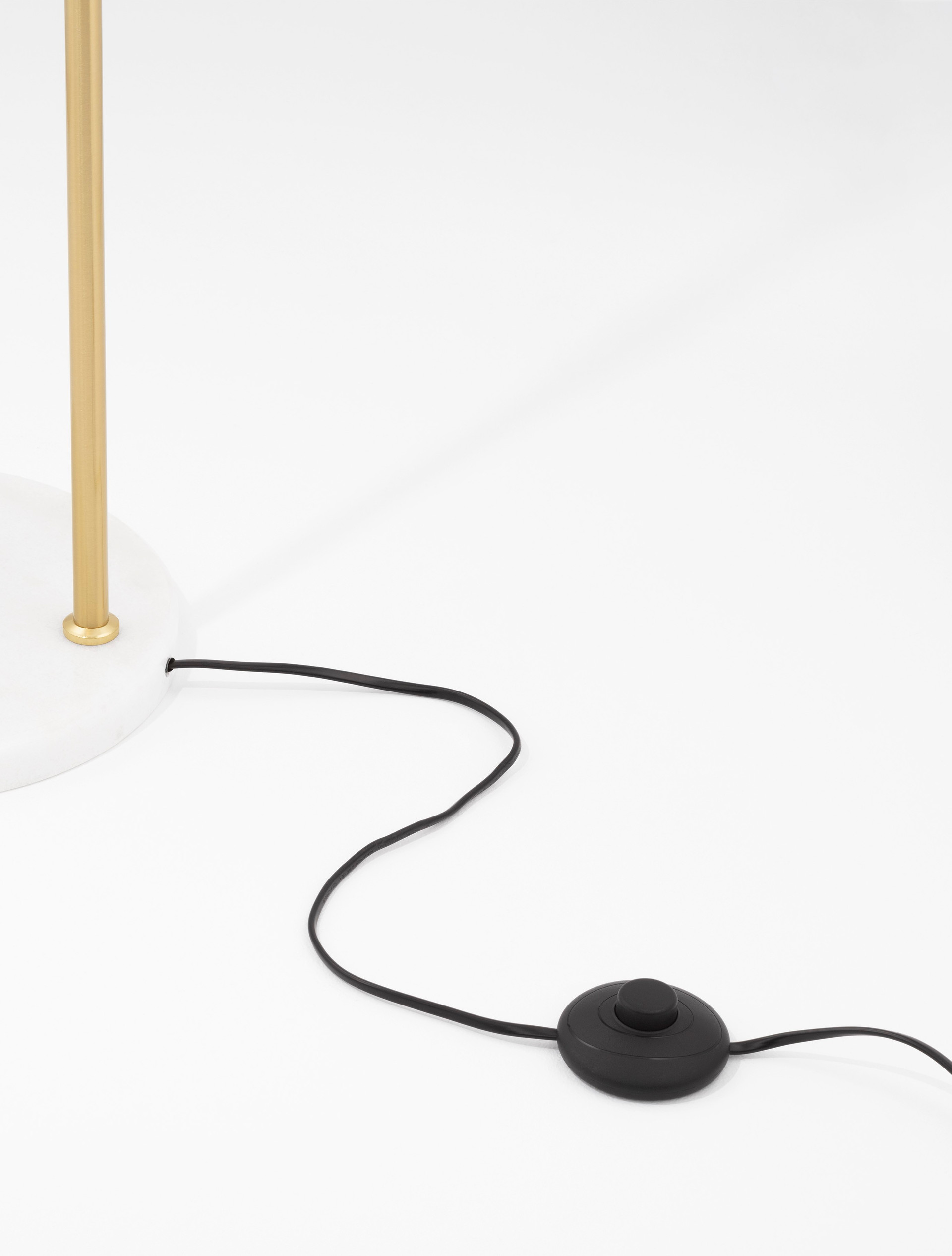 SWAY | L 25 W 35 H 175 cm | 12 W | IP20 | Brass | Metal/Marble