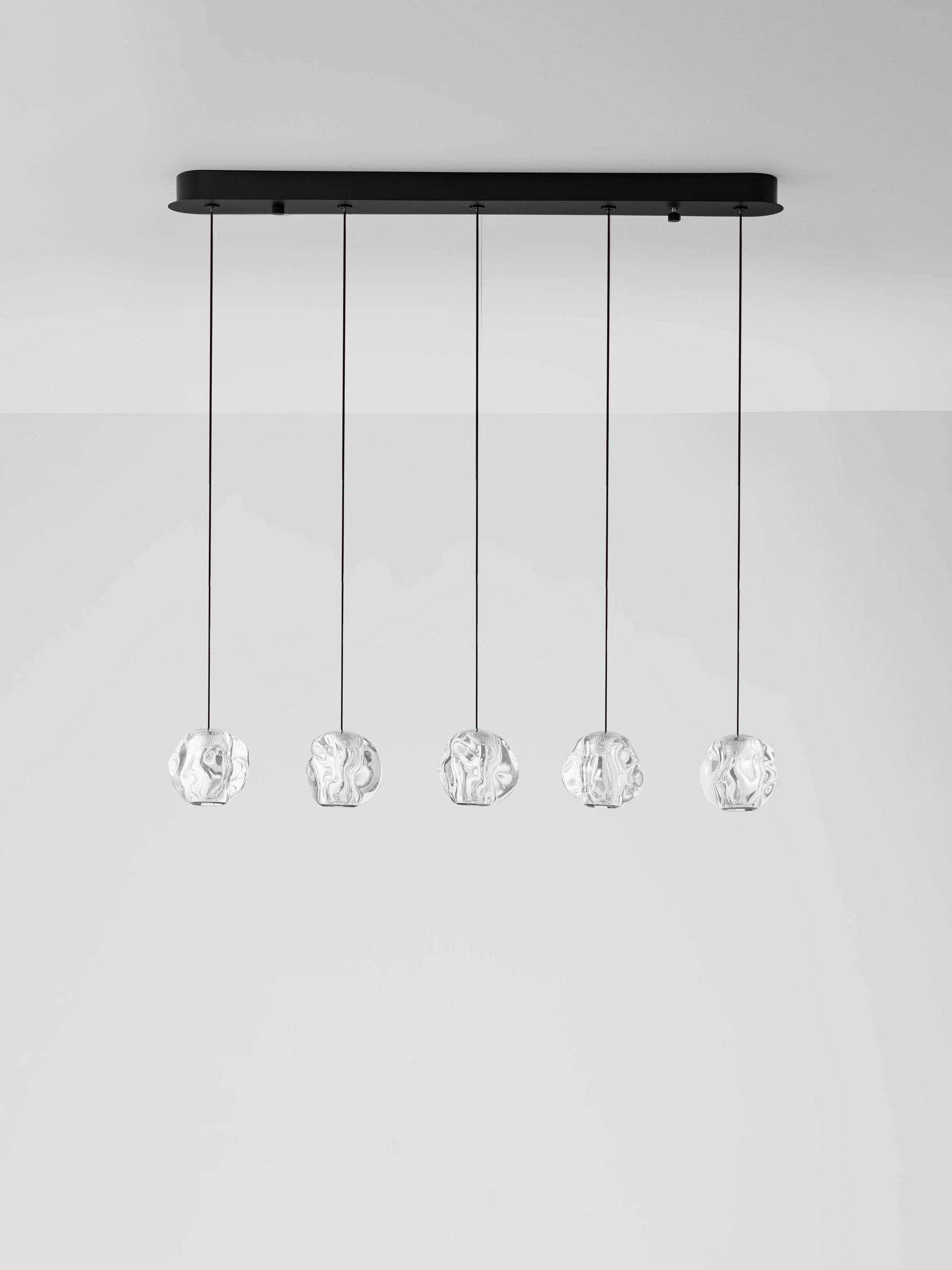 IFOS | L 84 W 10 H 150 cm | 25 W | 3000 K | 1340 lm | IP20 | Black | Metal/Acrylic
