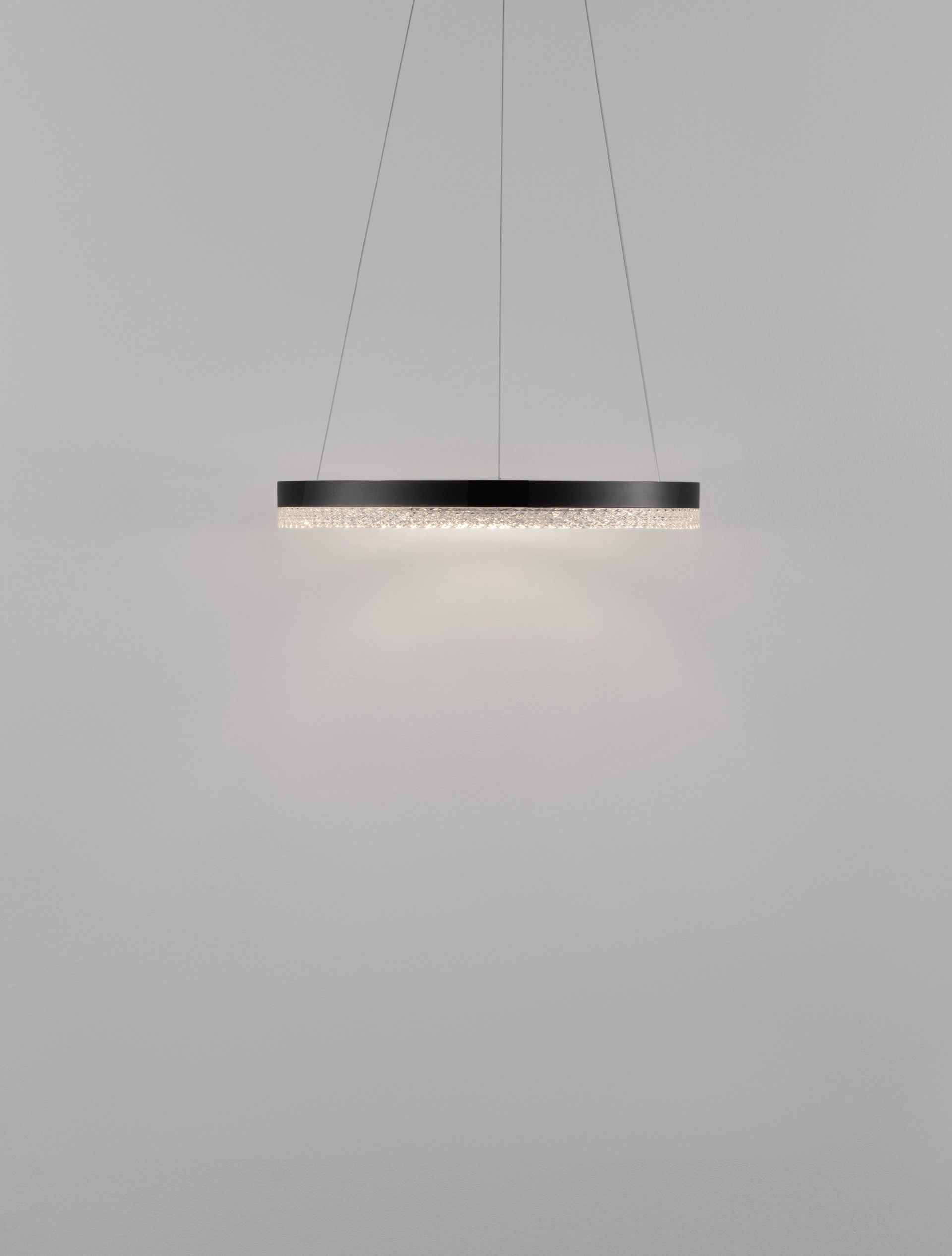 ADRIA | H 150 D 40 cm | 23 W | 3000 K | 2521 lm | IP20 | Nero | Alluminio