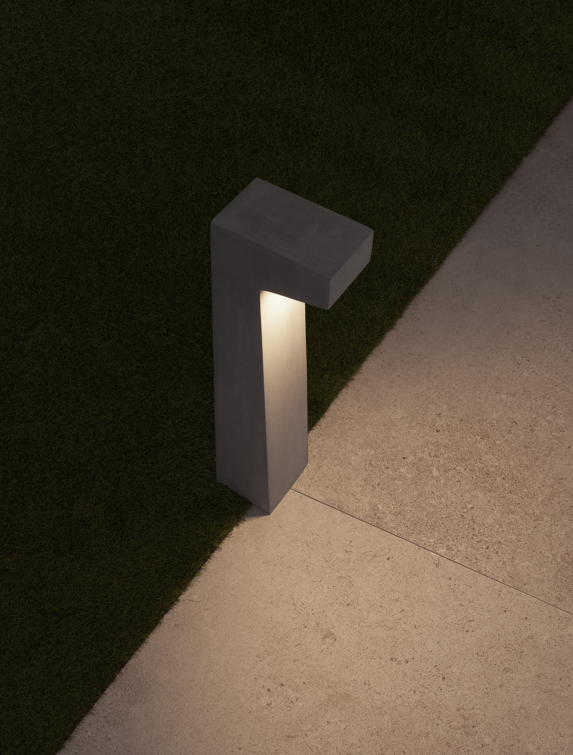 ARAN | L 15 W 14 H 70 cm | 5 W | 3000 K | 200 lm | IP65 | Gray | Concrete