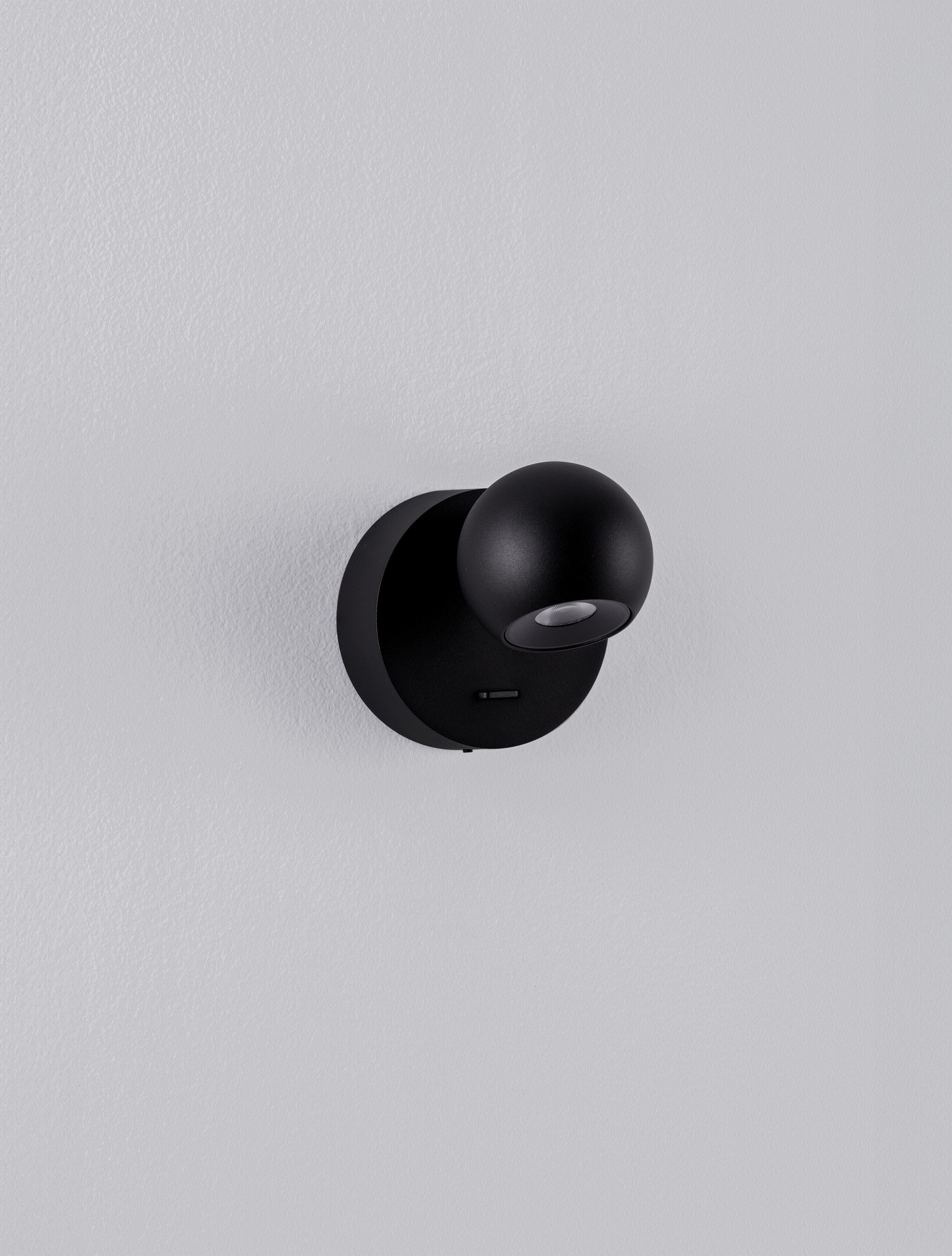 SFERA | W 11 H 11 D 9 cm | 6 W | 3000 K | 390 lm | IP20 | Black | Aluminum