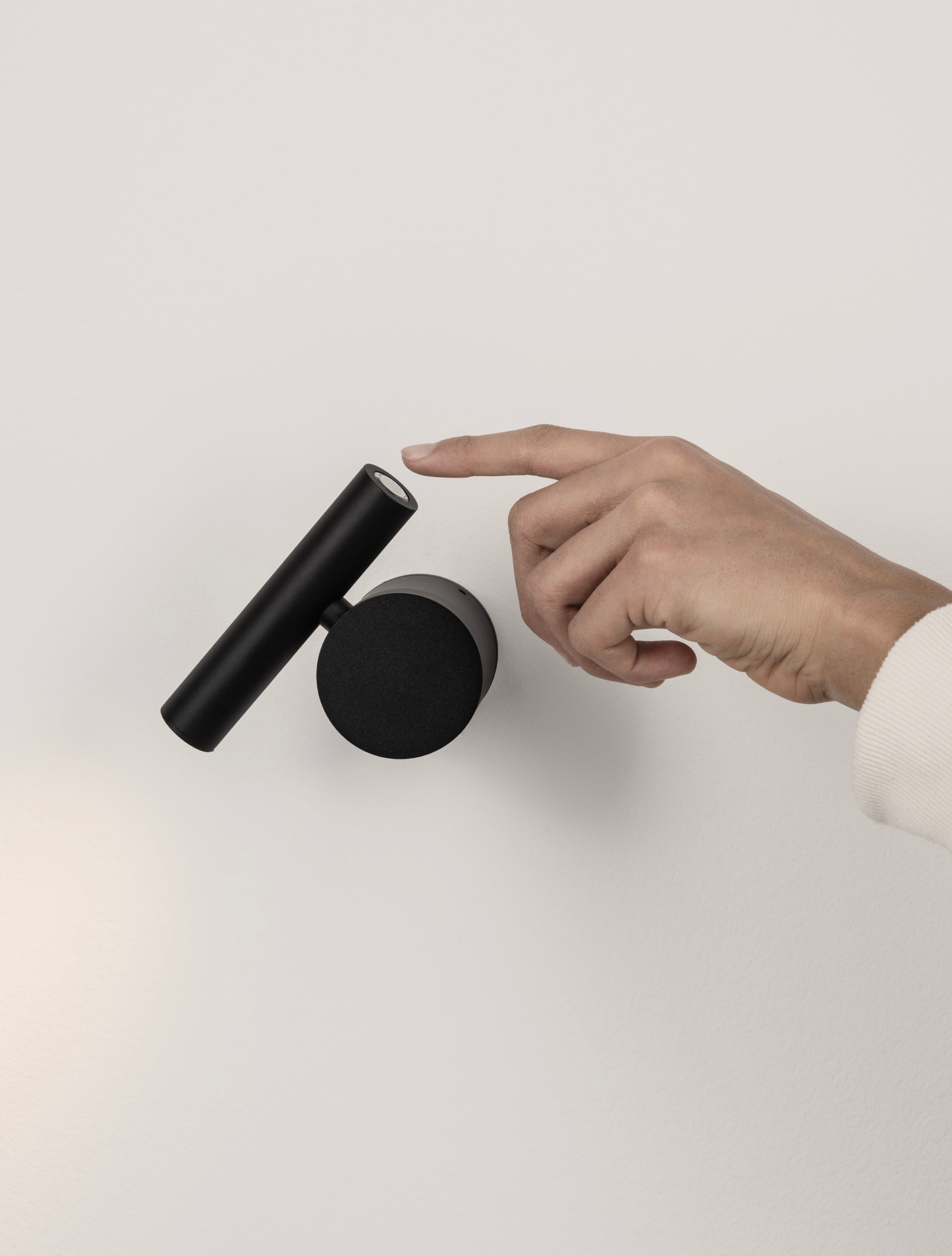 CICLO | W 10.3 H 12 D 8.8 cm | 4 W | 3000 K | 166 lm | IP20 | Schwarz | Aluminium