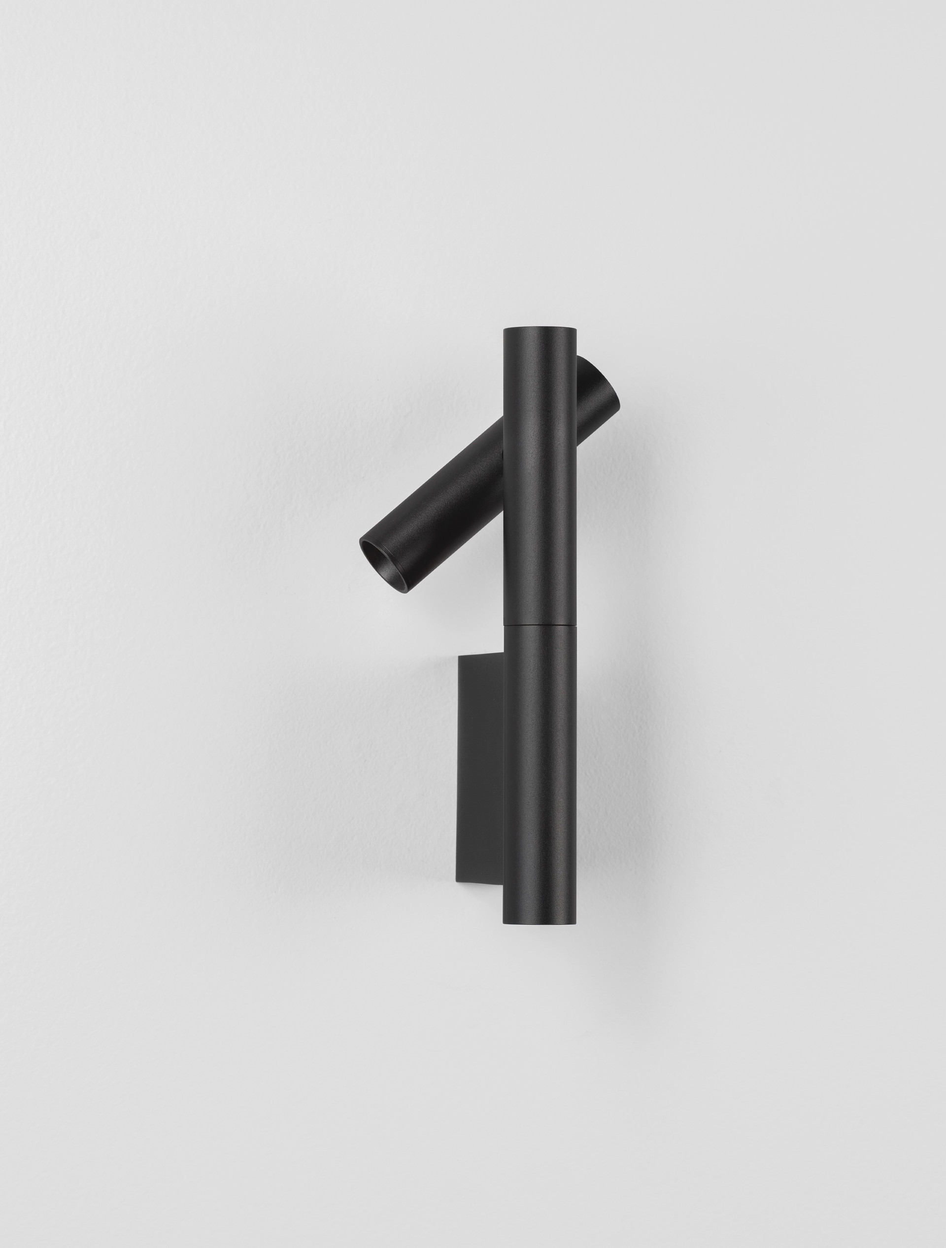 ARCO | W 14.2 H 24 D 3 cm | 4 W | 3000 K | 192 lm | IP20 | Schwarz | Aluminium