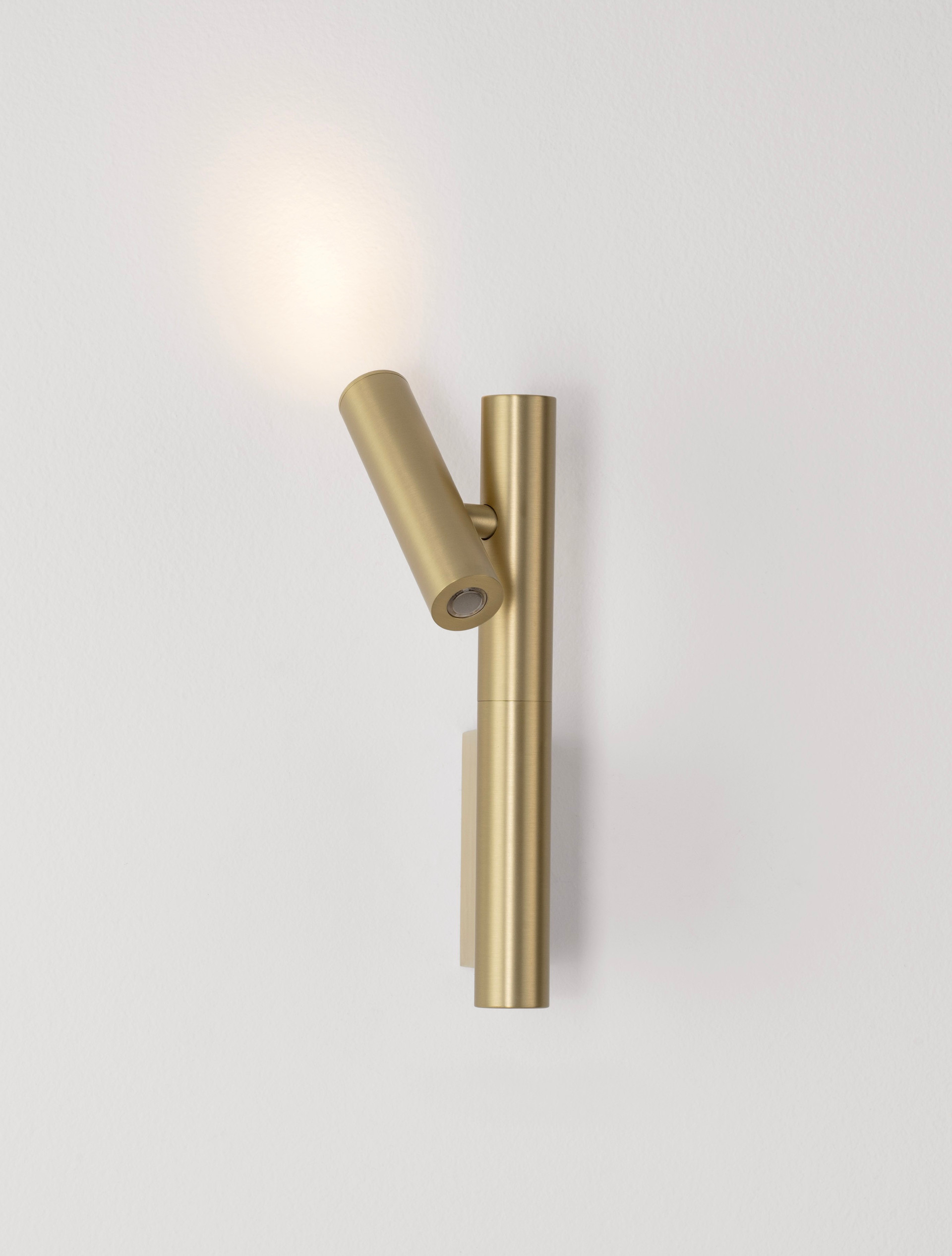 ARCO | W 14.2 H 24 D 3 cm | 4 W | 3000 K | 192 lm | IP20 | Oro | Alluminio