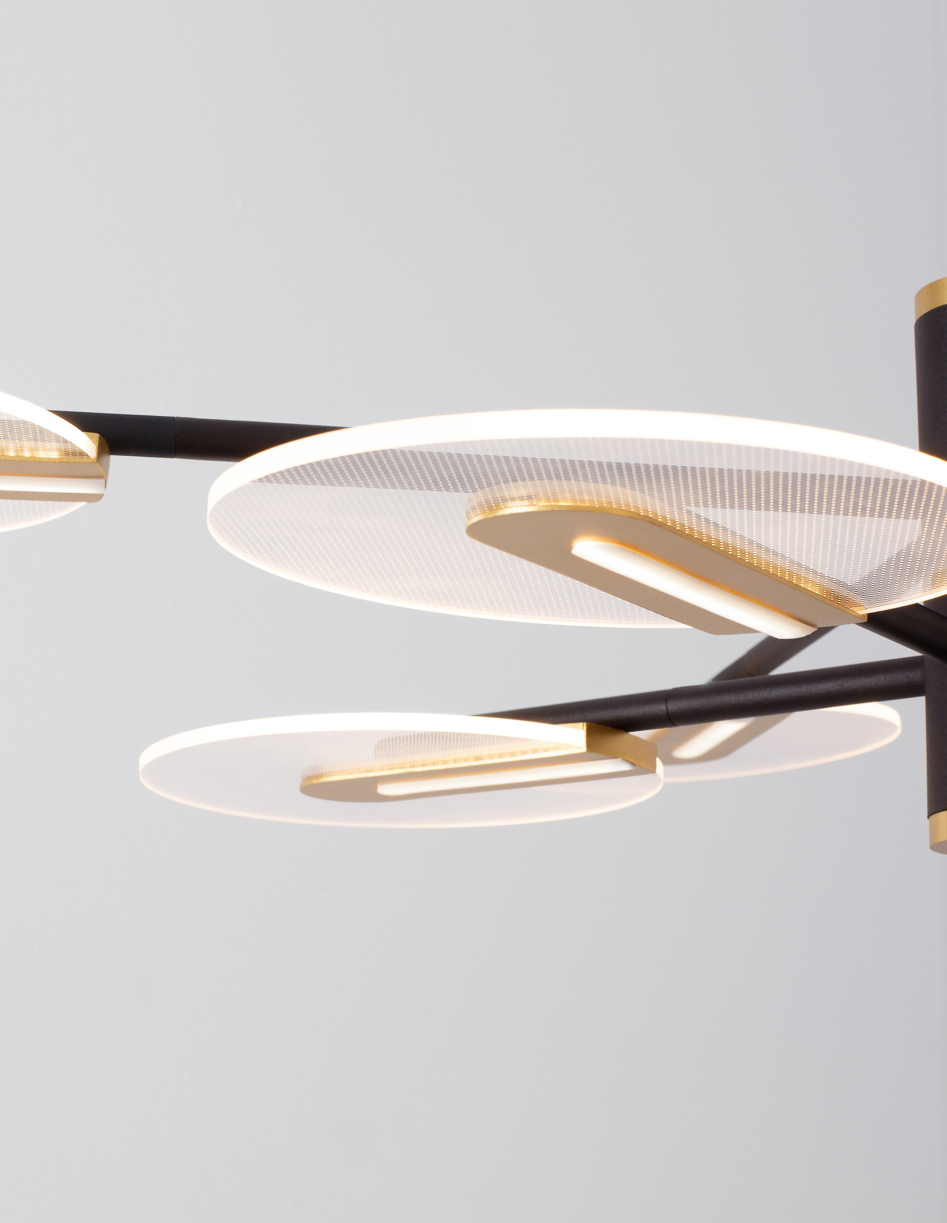 GENTI | H 63 D 89 cm | 54 W | 3000 K | 3606 lm | IP20 | Black/Gold | Aluminum/Acrylic