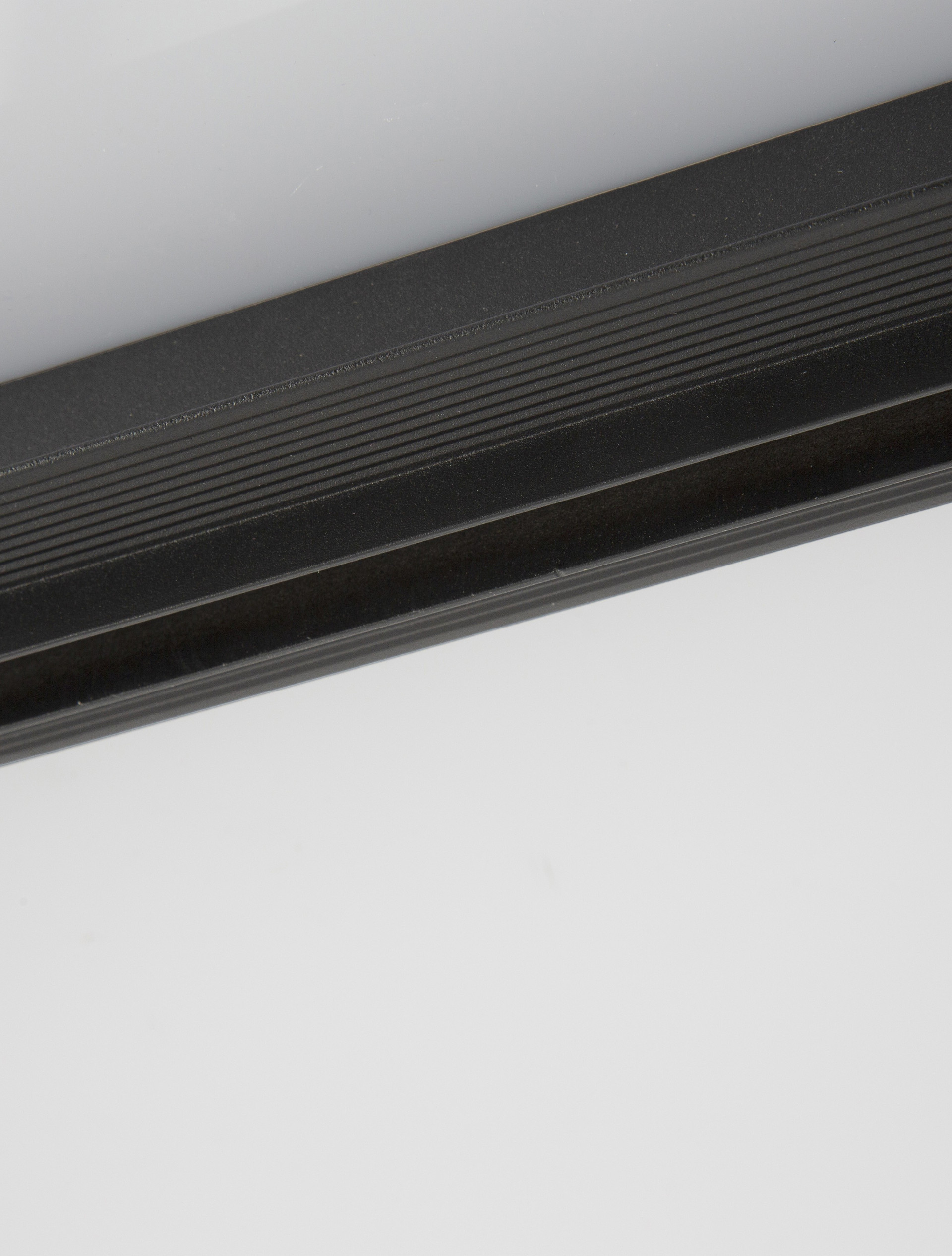 Ultra Slim Magnetic B-300W-Dali-RC-L200-installation