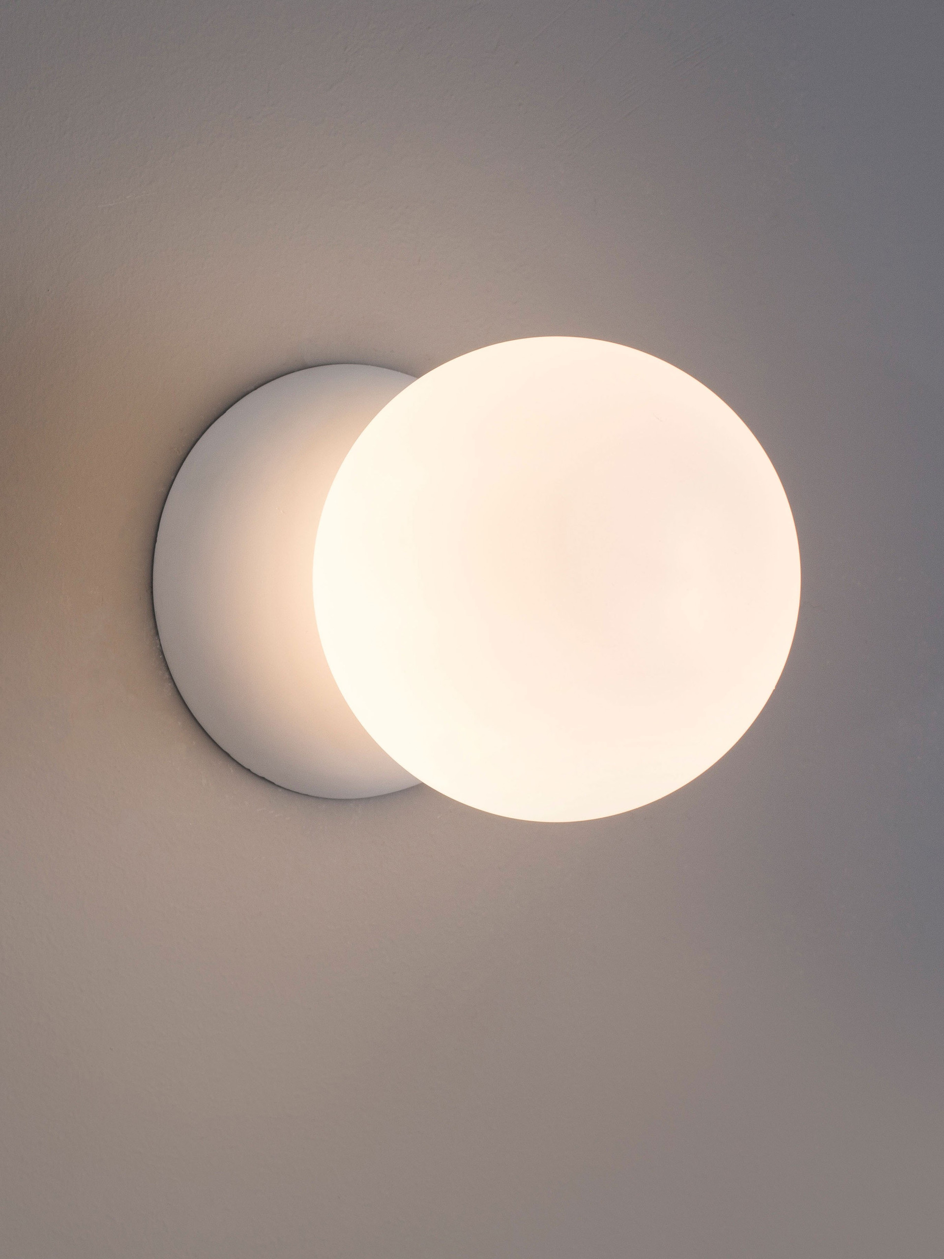 ZERO | W 14 H 10 cm | 5 W | IP20 | White | Glass/Gypsum