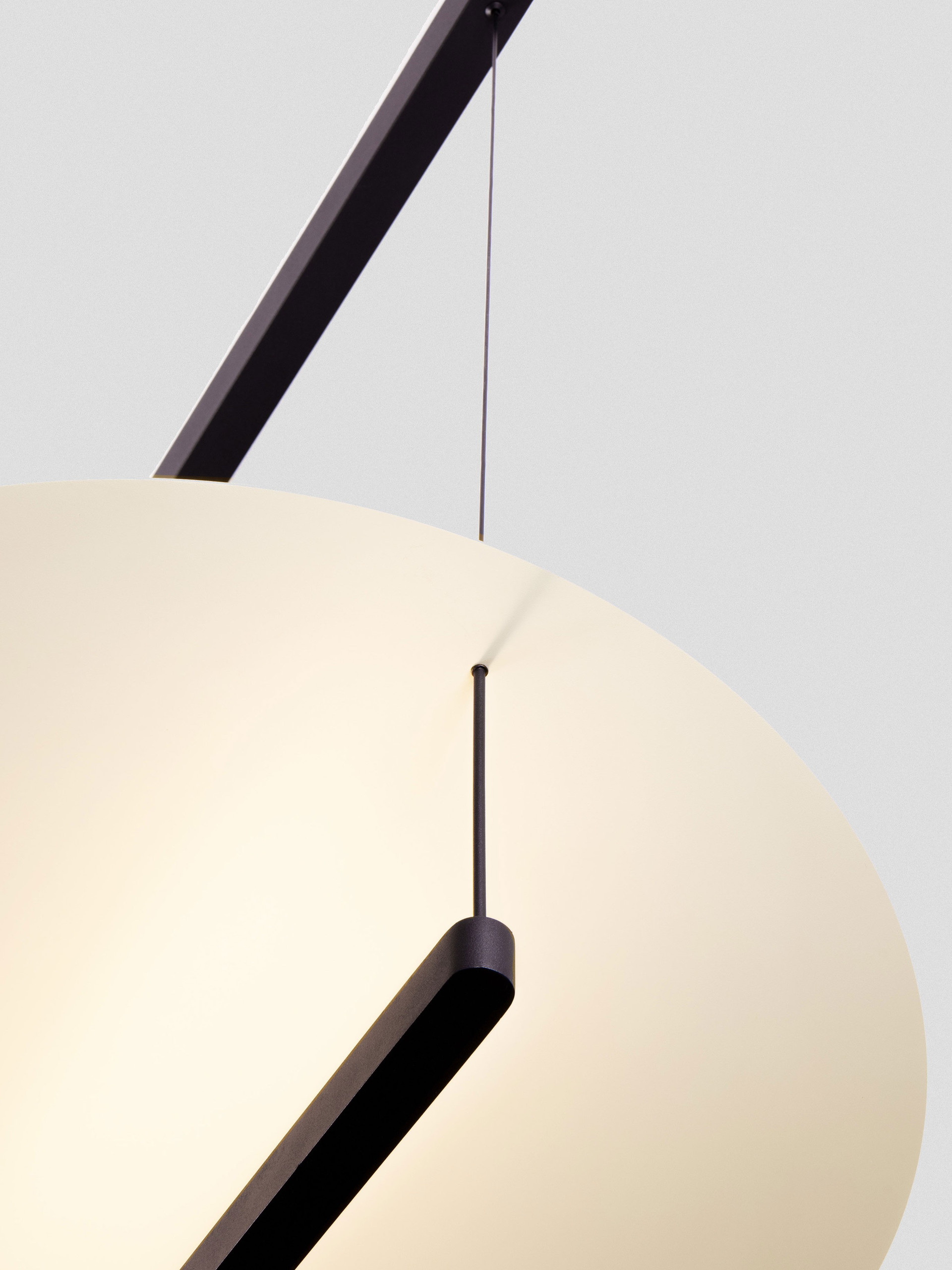 DIONA | L 80 W 80 H 160 cm | 55 W | 2700 K | 3600 lm | IP20 | Negro/Blanco | Aluminio