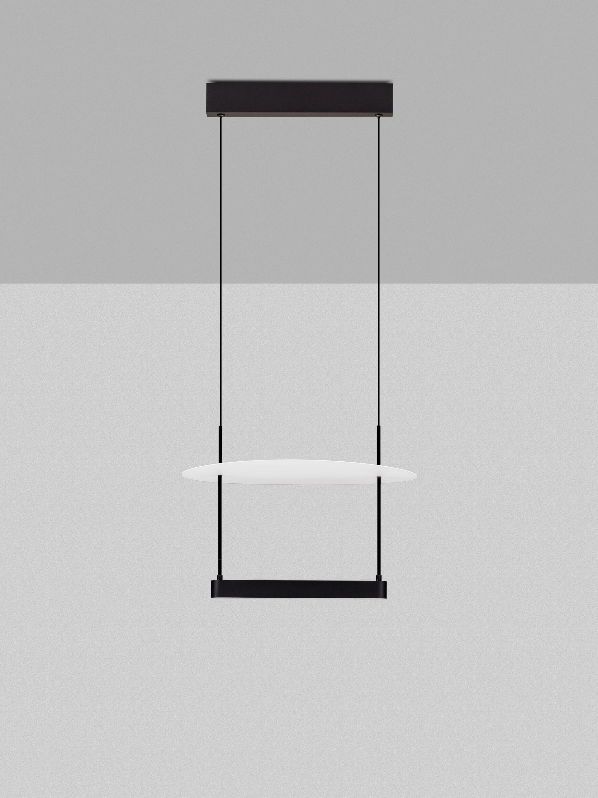 DIONA | L 40 W 40 H 160 cm | 29 W | 3000 K | 1650 lm | IP20 | Negro/Blanco | Aluminio