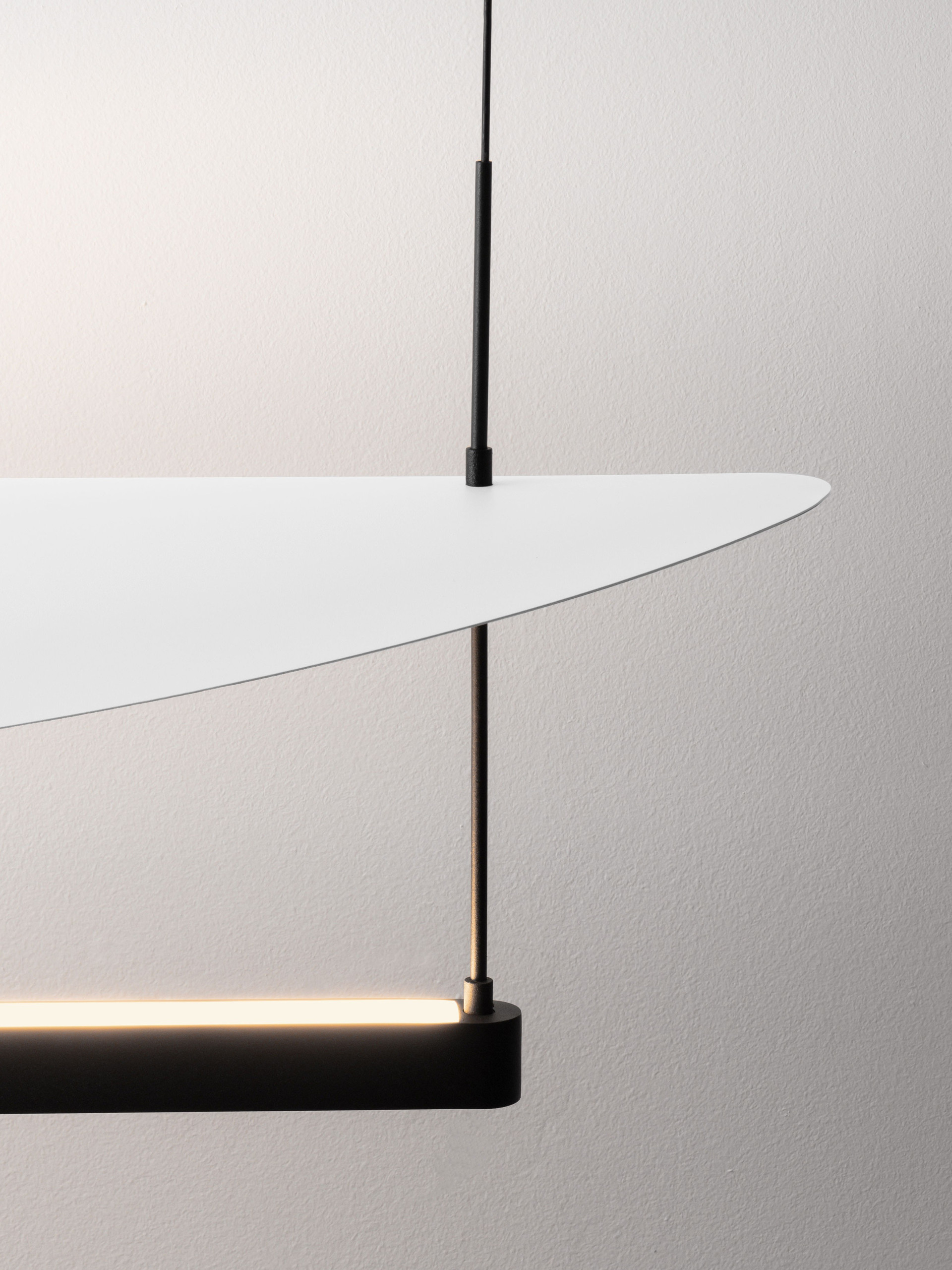 DIONA | L 120 W 30 H 160 cm | 81 W | 3000 K | 5160 lm | IP20 | Schwarz/Weiß | Aluminium