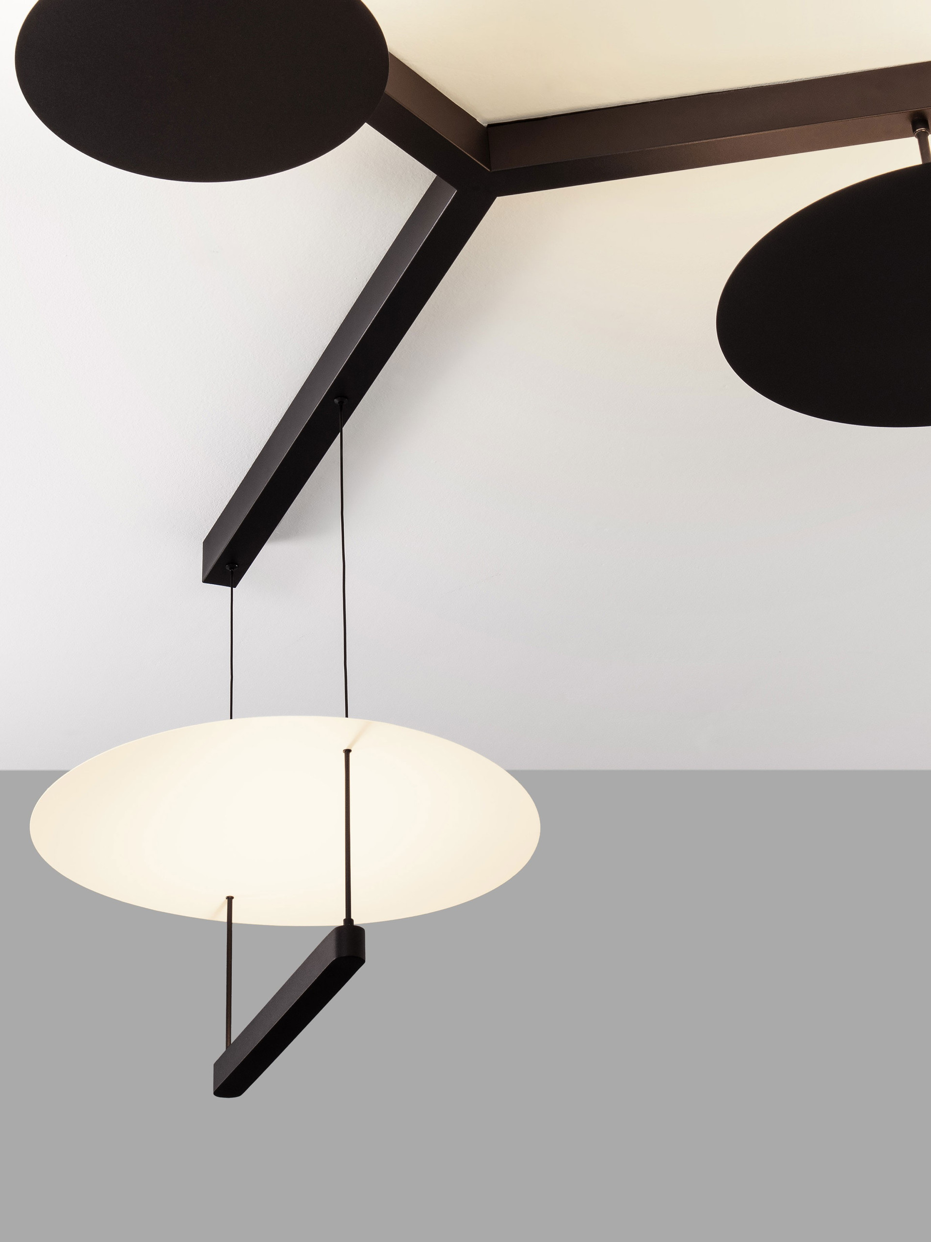 DIONA | L 120 W 100 H 150 cm | 81 W | 3000 K | 5160 lm | IP20 | Black/White | Aluminum