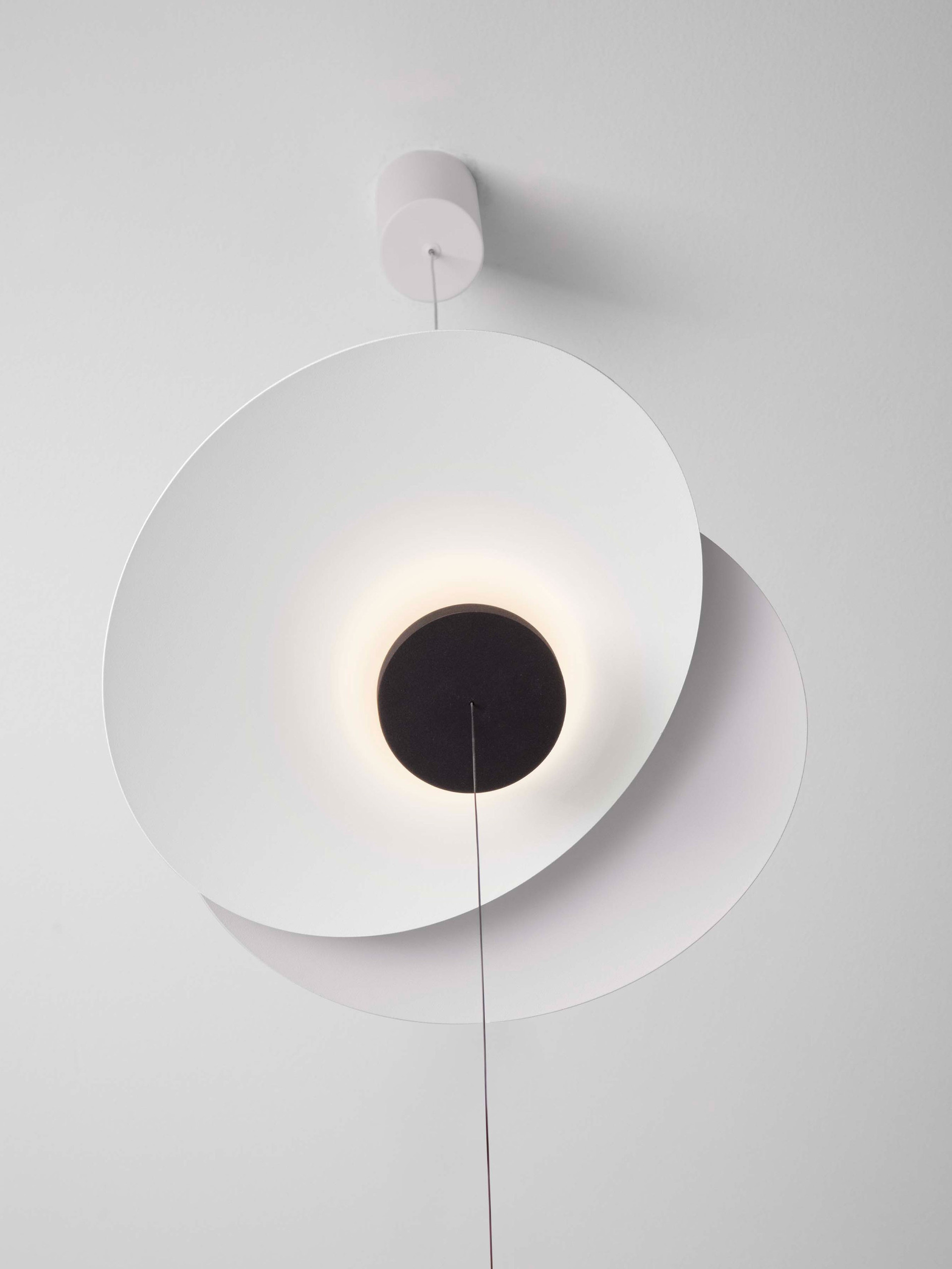 OLEA | W 35 H 390 D 35 cm | 16 W | 3000 K | 540 lm | IP20 | White | Aluminum