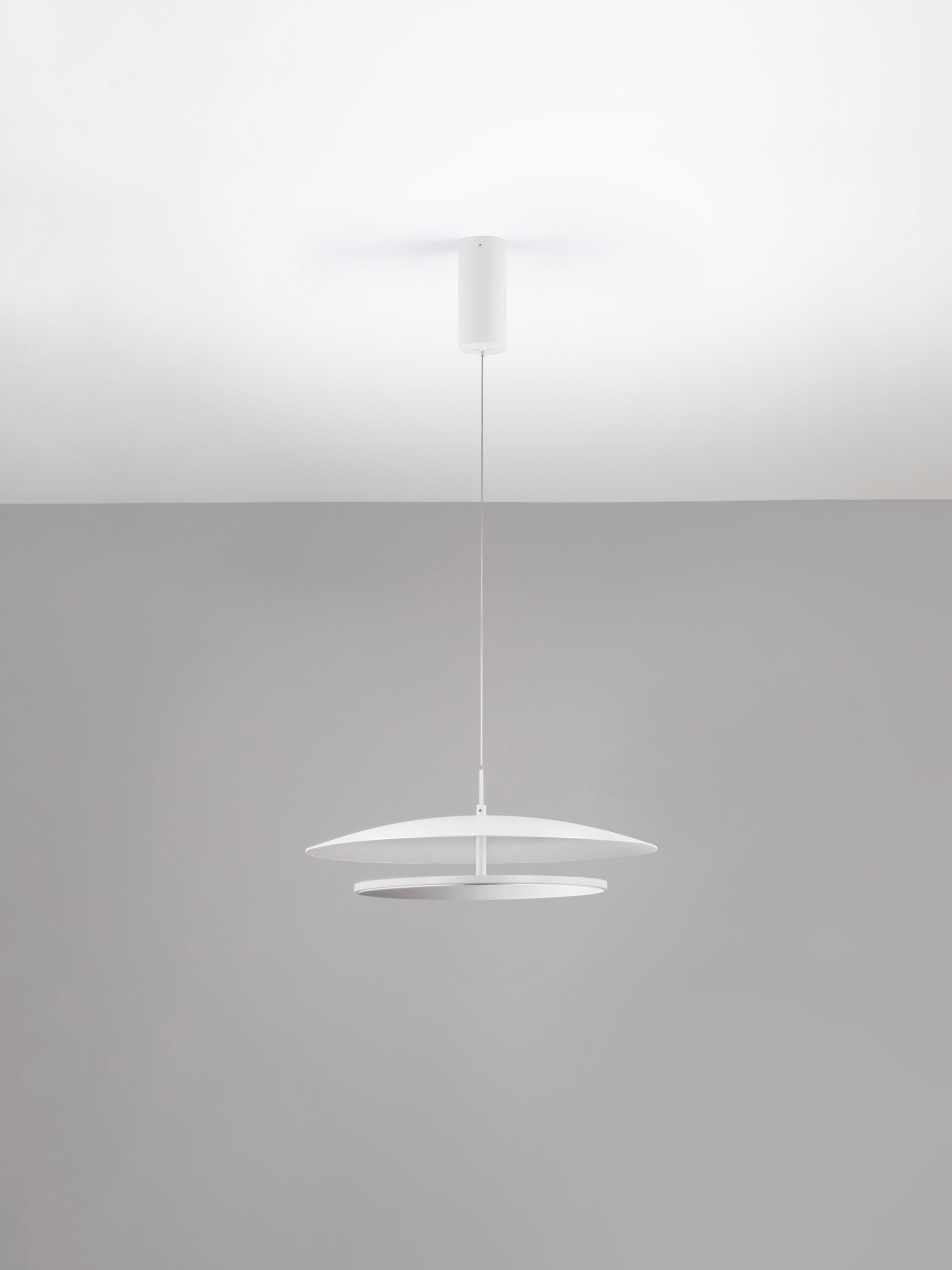OLOS | H 120 D 50 cm | 37 W | 3000 K | 1786 lm | IP20 | Weiß/Chrom | Glas/Aluminium