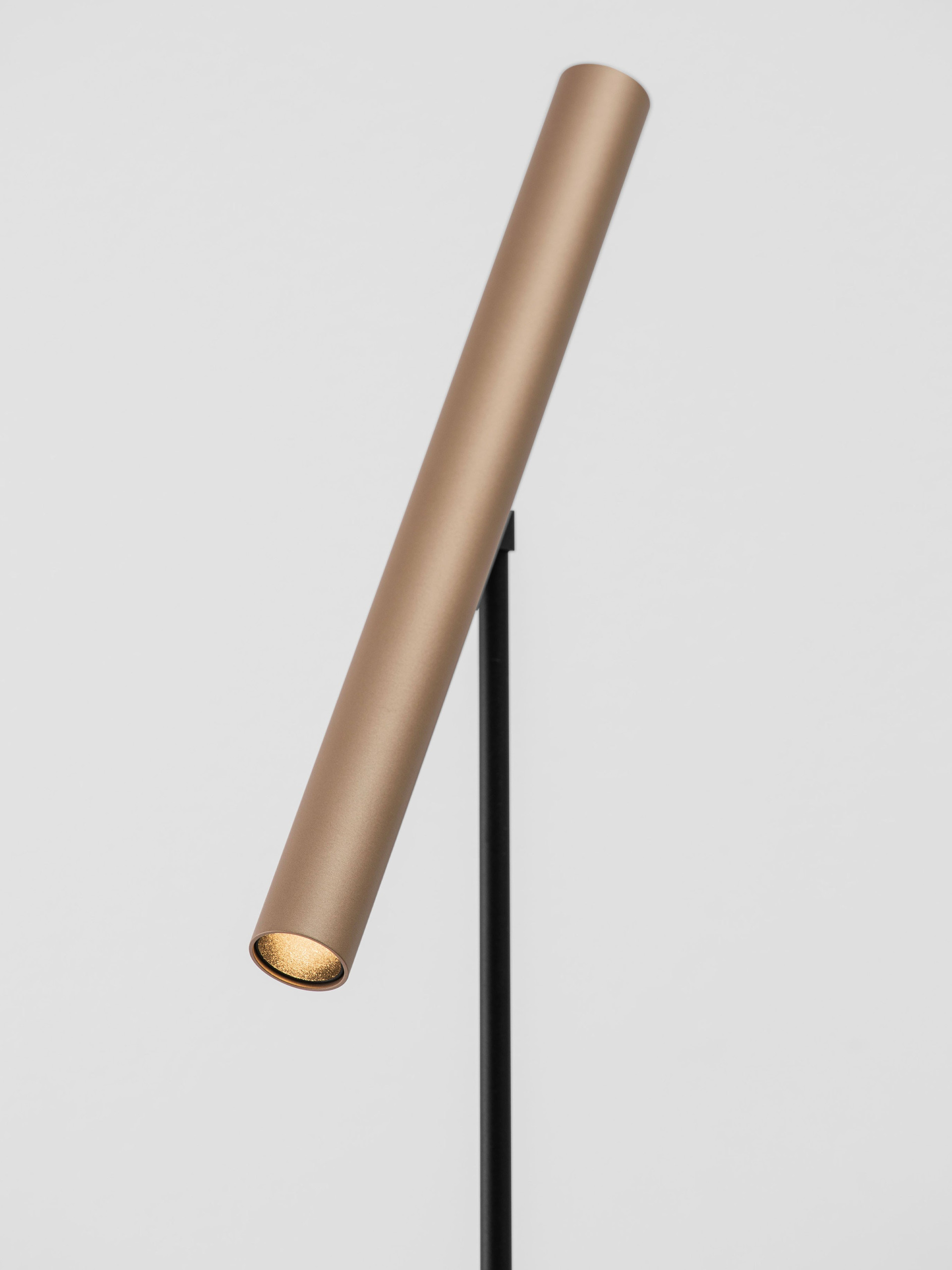 PRATO | L 20 W 27 H 158 cm | 8 W | 3000 K | 474 lm | IP20 | Black/Gold | Aluminum