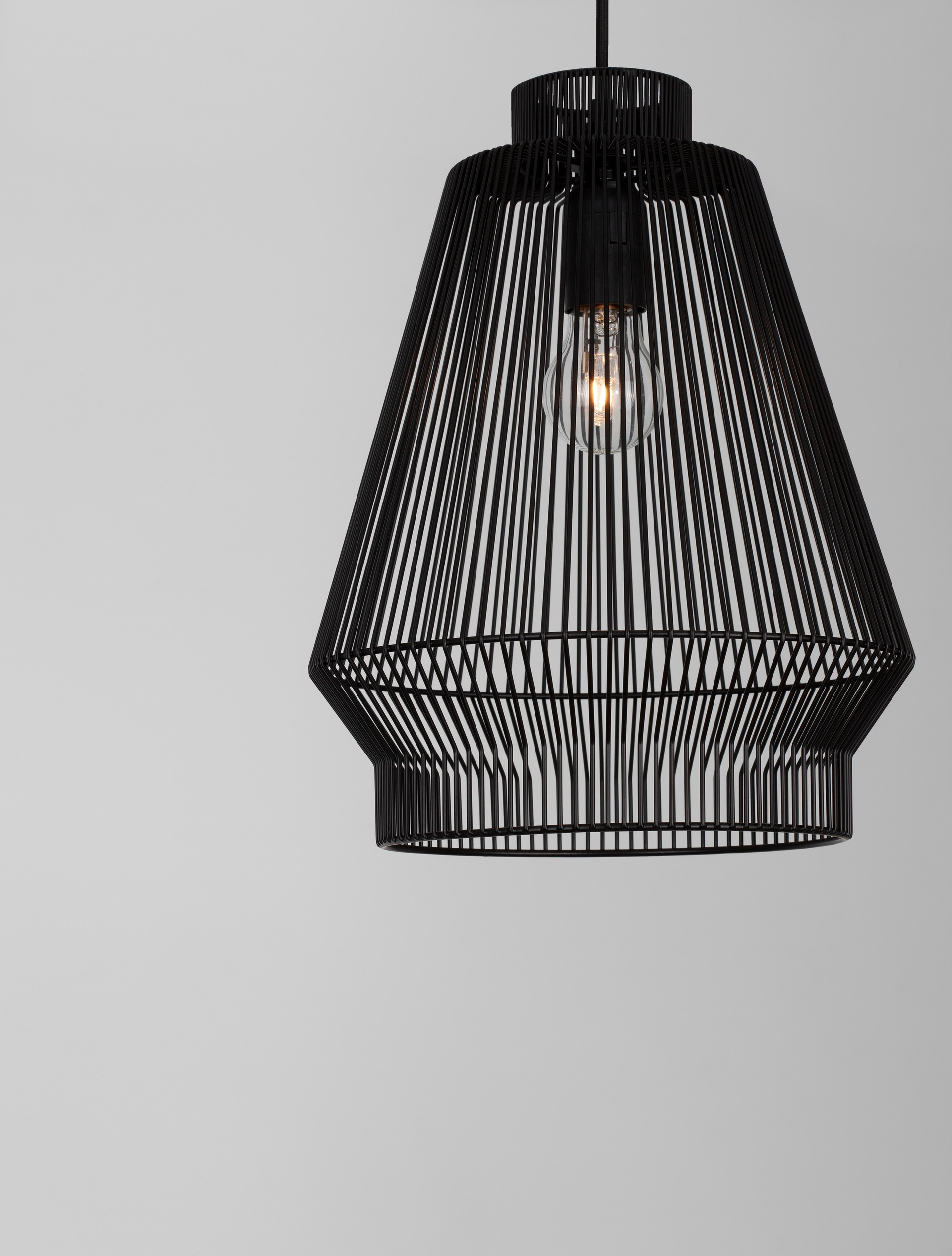 BREDO | H 185 D 27.5 cm | 12 W | IP20 | Black | Aluminum