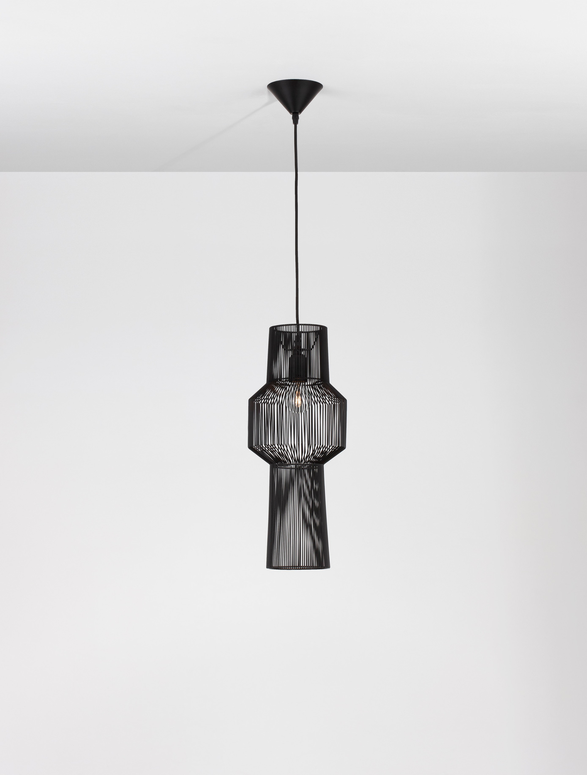 BREDO | H 195 D 21 cm | 12 W | IP20 | Black | Aluminum