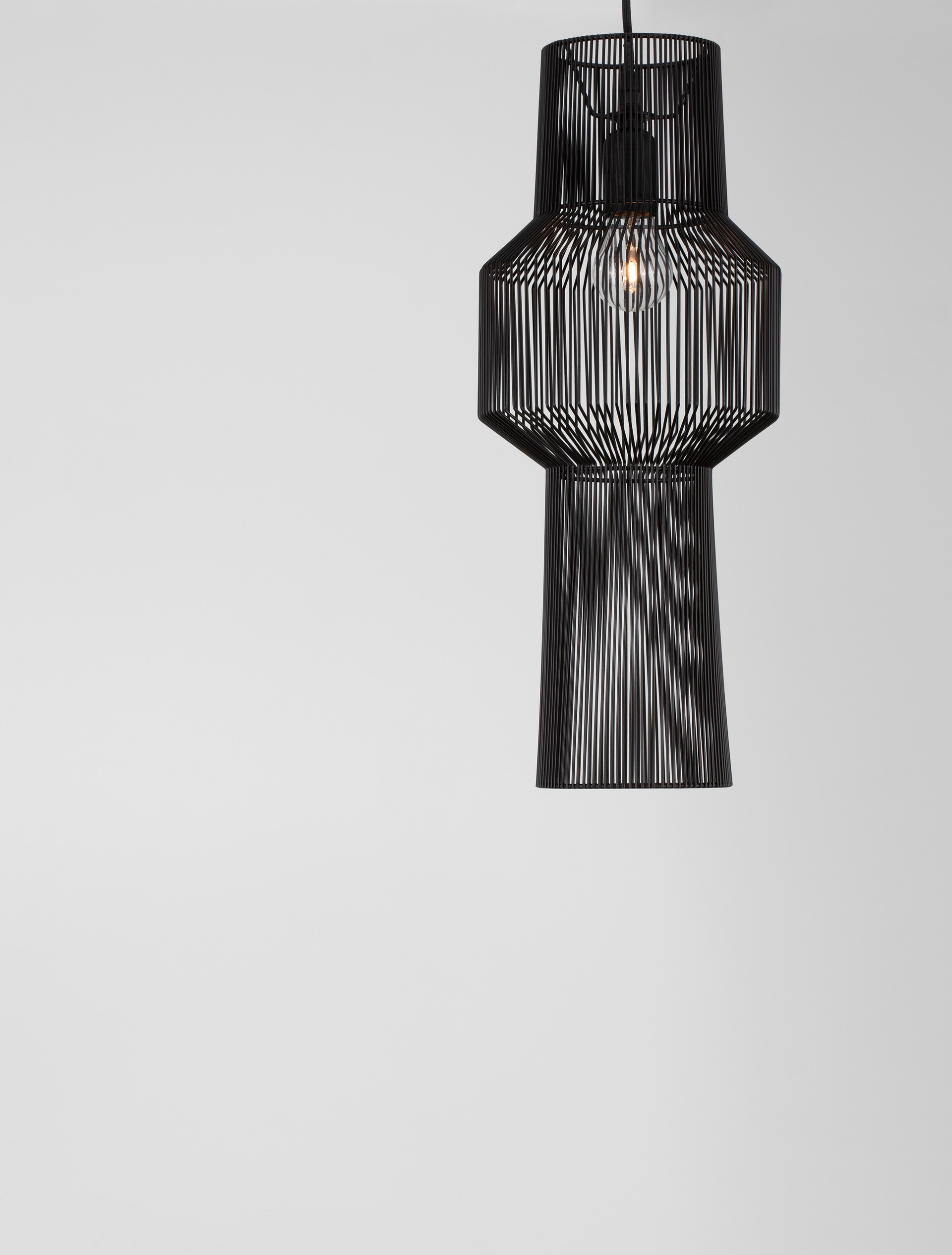 BREDO | H 195 D 21 cm | 12 W | IP20 | Black | Aluminum
