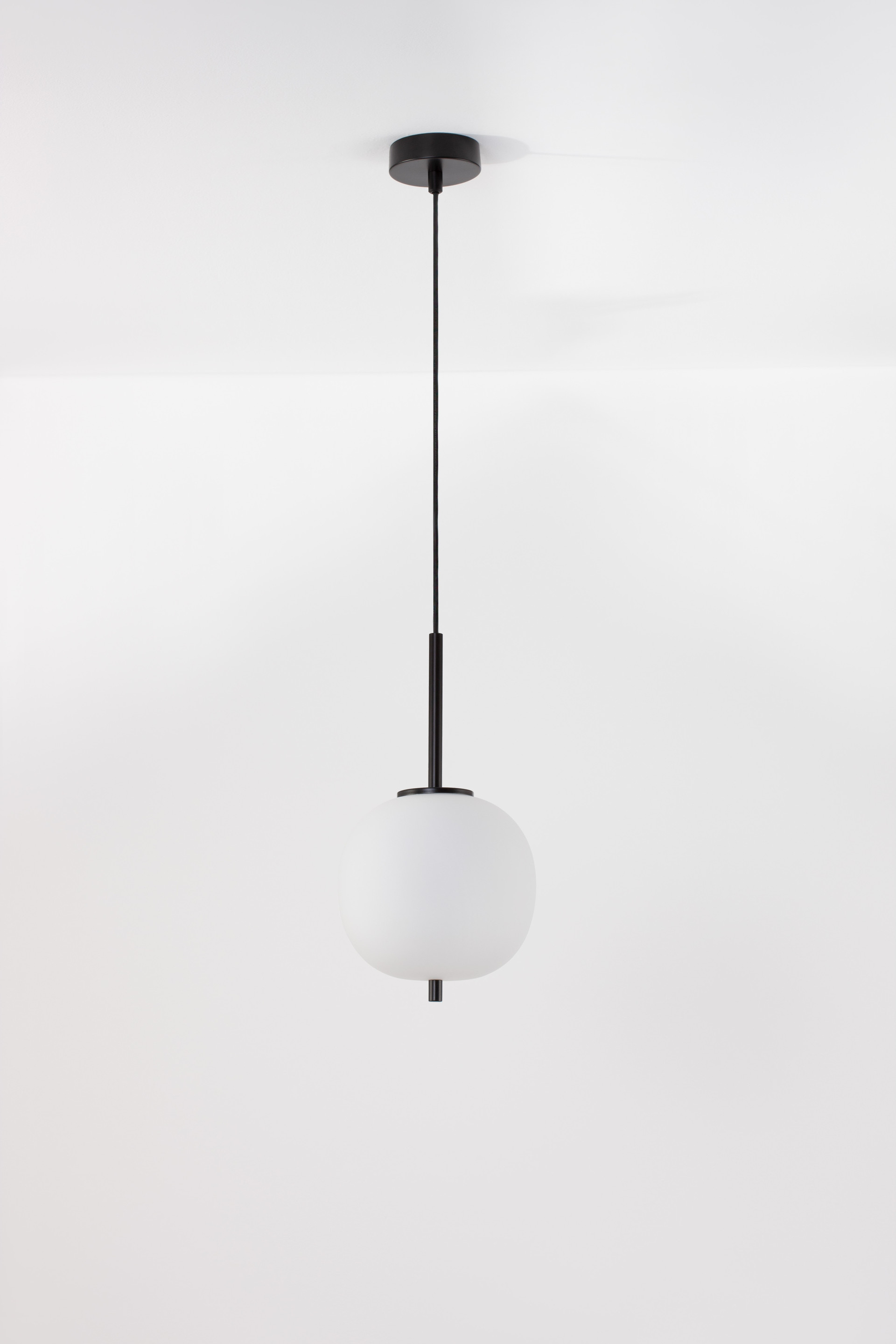 LATO | H 120 D 18.5 cm | 5 W | IP20 | Black/White | Glass/Metal/Fabric