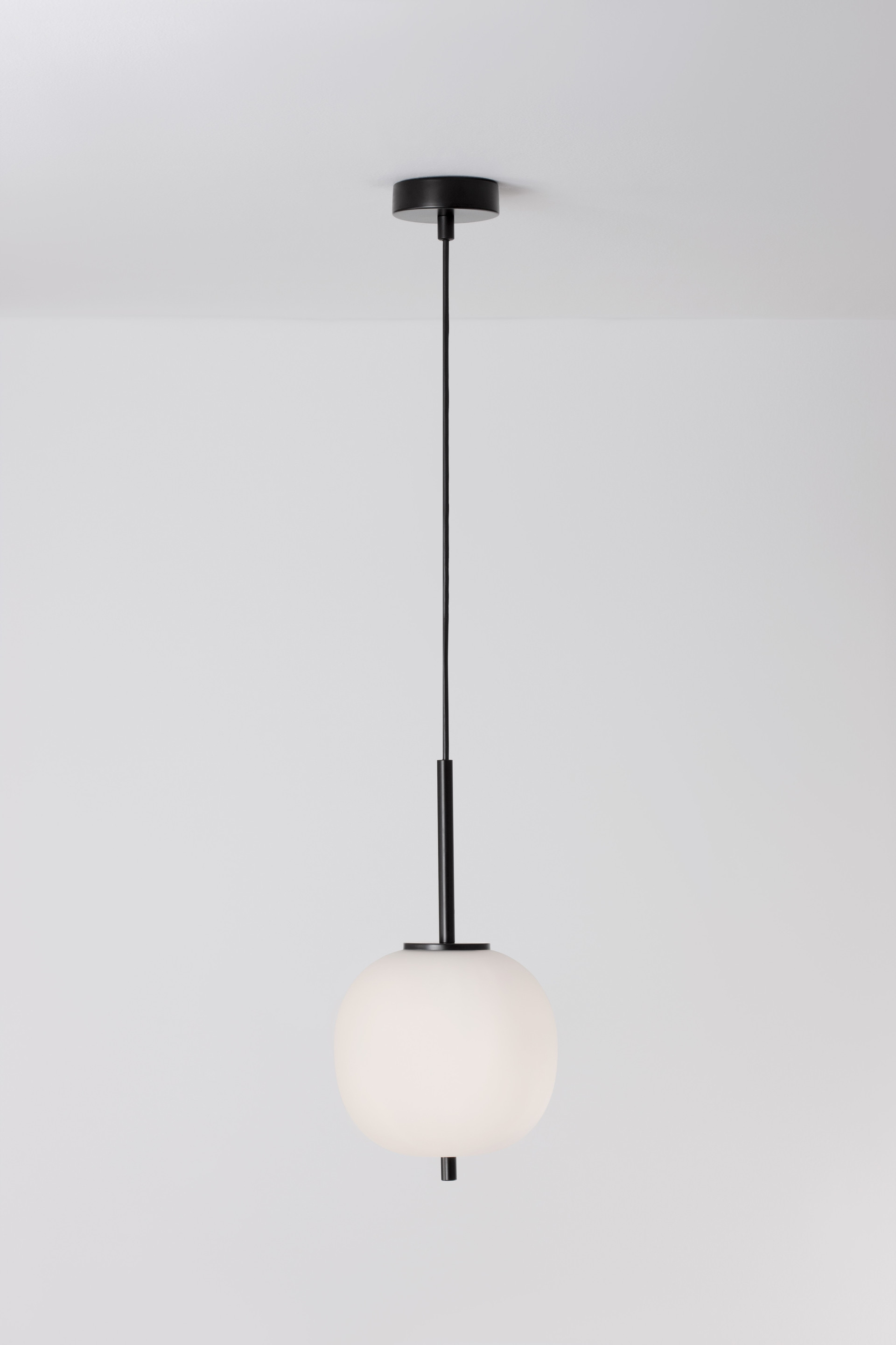 LATO | H 120 D 18.5 cm | 5 W | IP20 | Black/White | Glass/Metal/Fabric