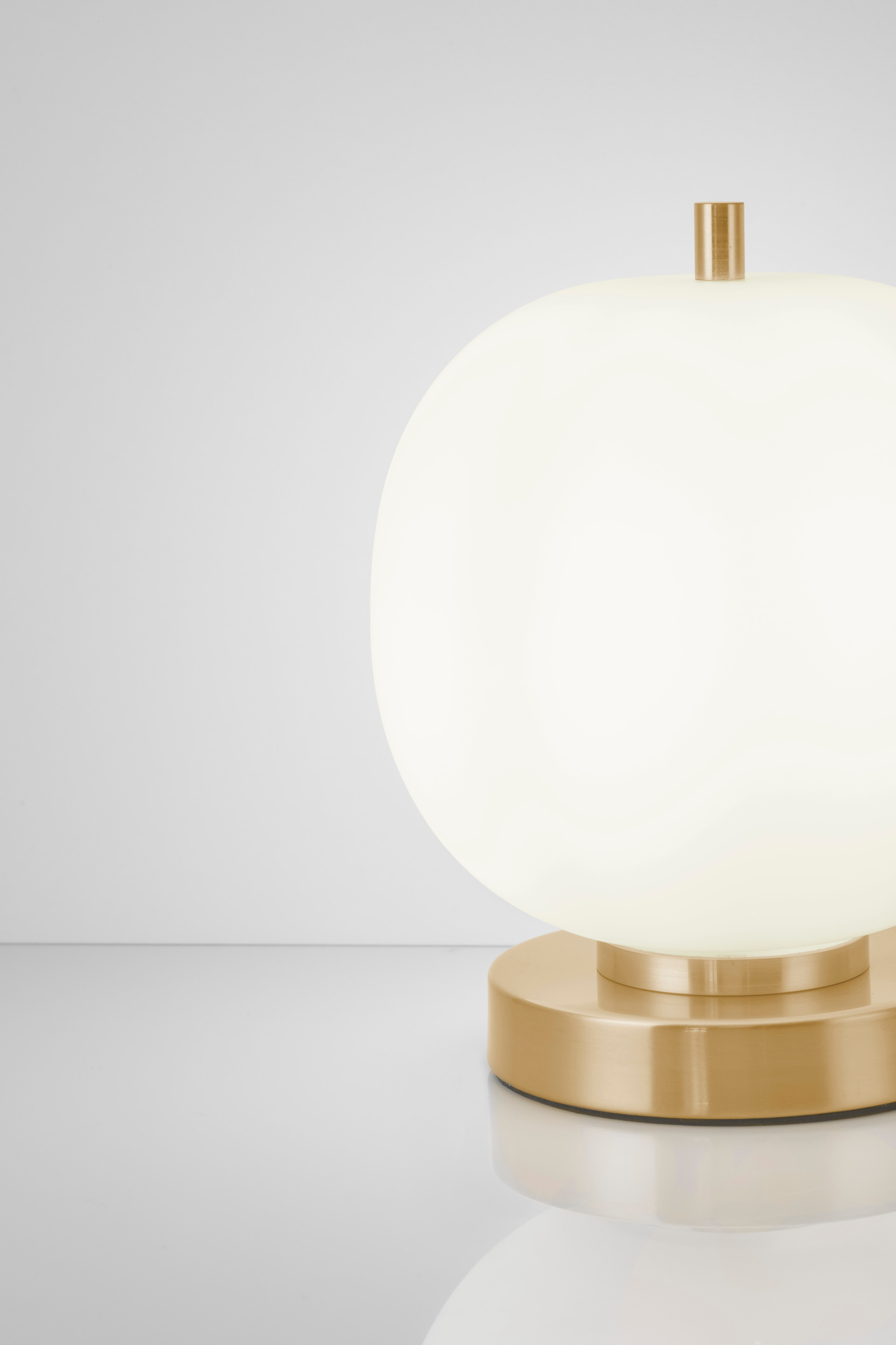 LATO | H 22.5 D 18.5 cm | 5 W | IP20 | White/Gold | Glass/Metal