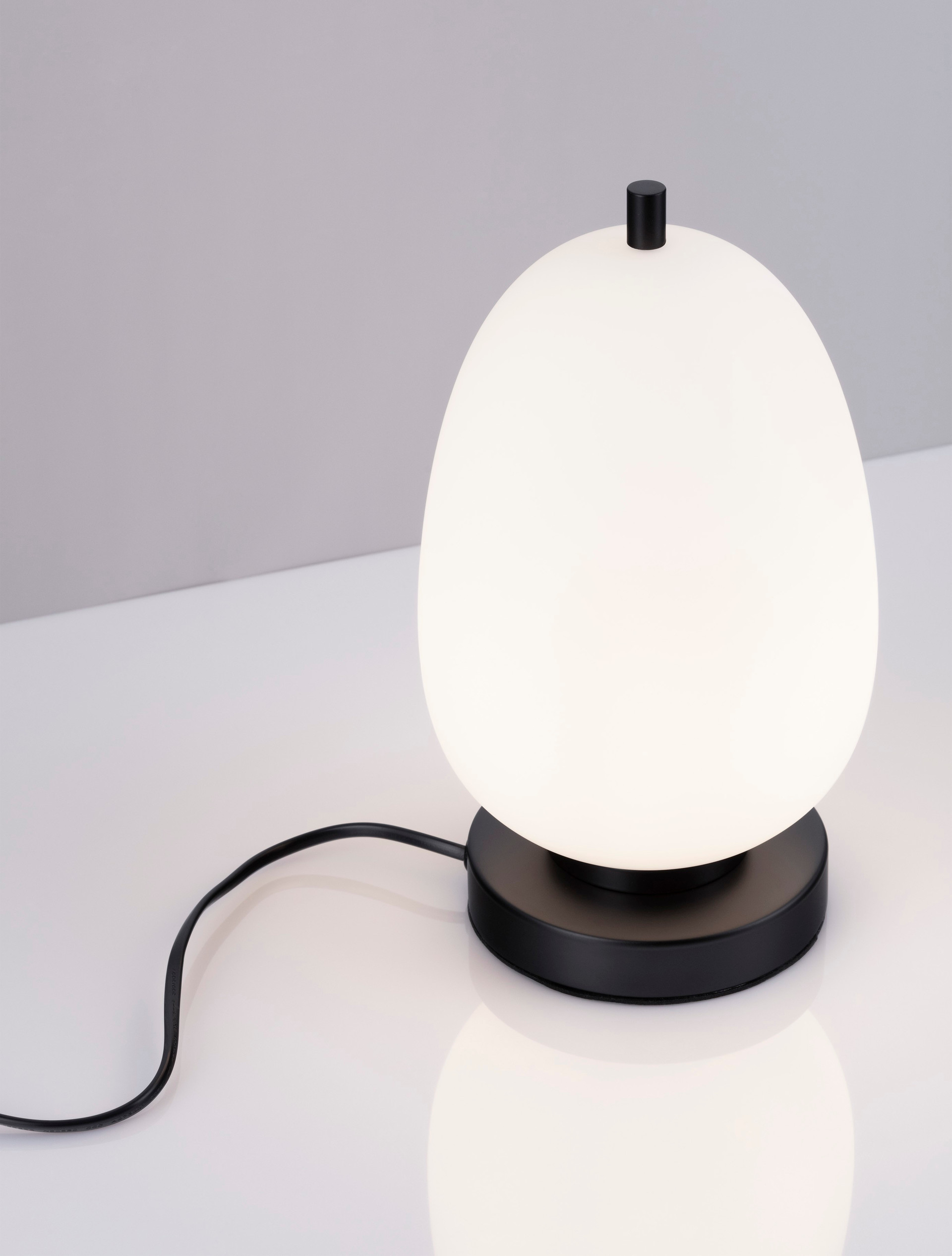 LATO | H 28 D 15.8 cm | 5 W | IP20 | Black/White | Glass/Metal