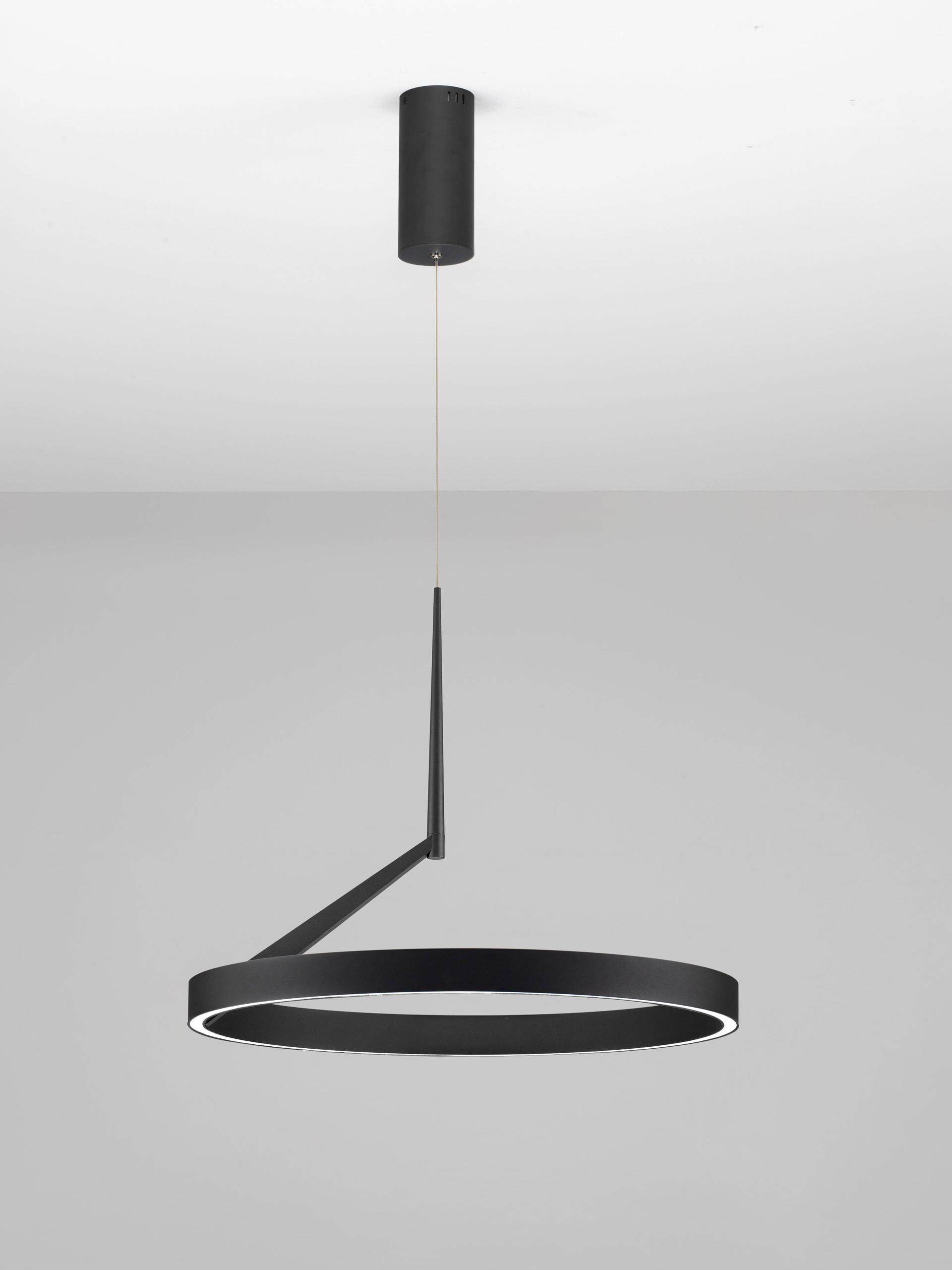 ADALIZ | H 150 D 60 cm | 59 W | 3000/2700/4000 K | 2663 lm | IP20 | Negro | Aluminio/Metal/Silicona