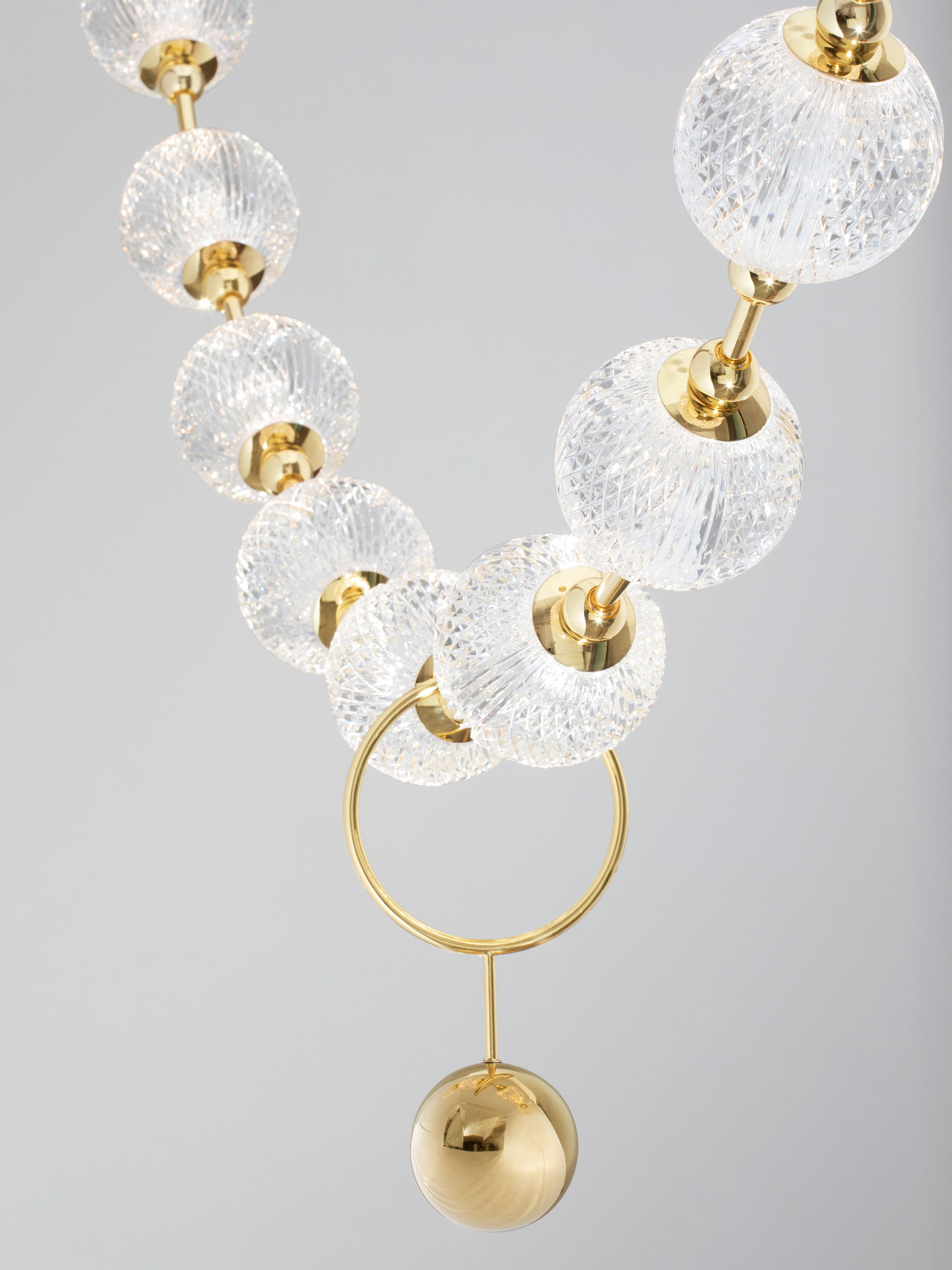 BRILLANTE | L 185 H 120 cm | 49 W | 3200 K | 3256 lm | IP20 | Gold | Aluminum/Acrylic