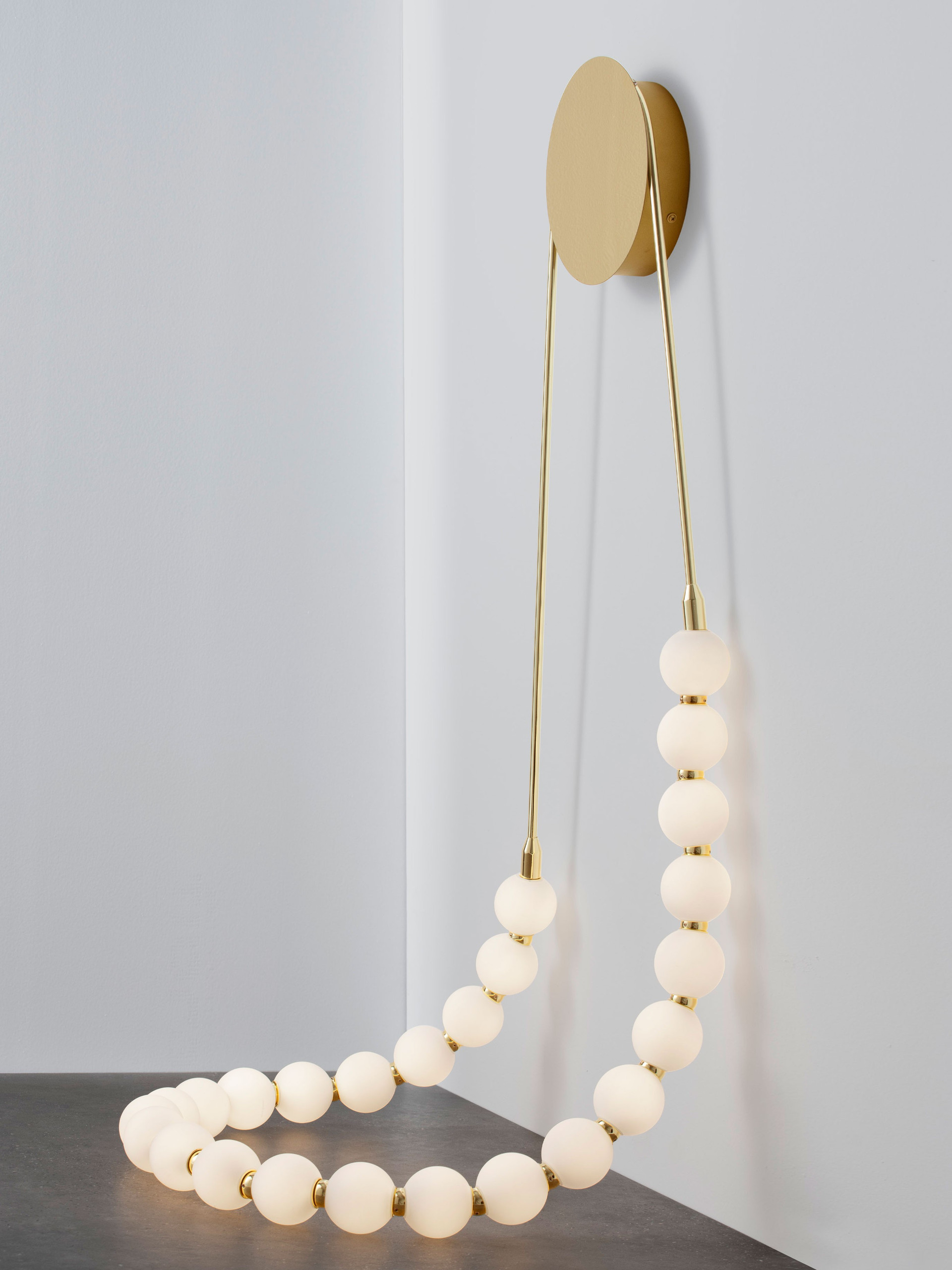 PERLA | L 50 W 5.2 H 132 cm | 56 W | 3000 K | 4734 lm | IP20 | Λευκό/Χρυσός | Γυαλί/Μέταλλο