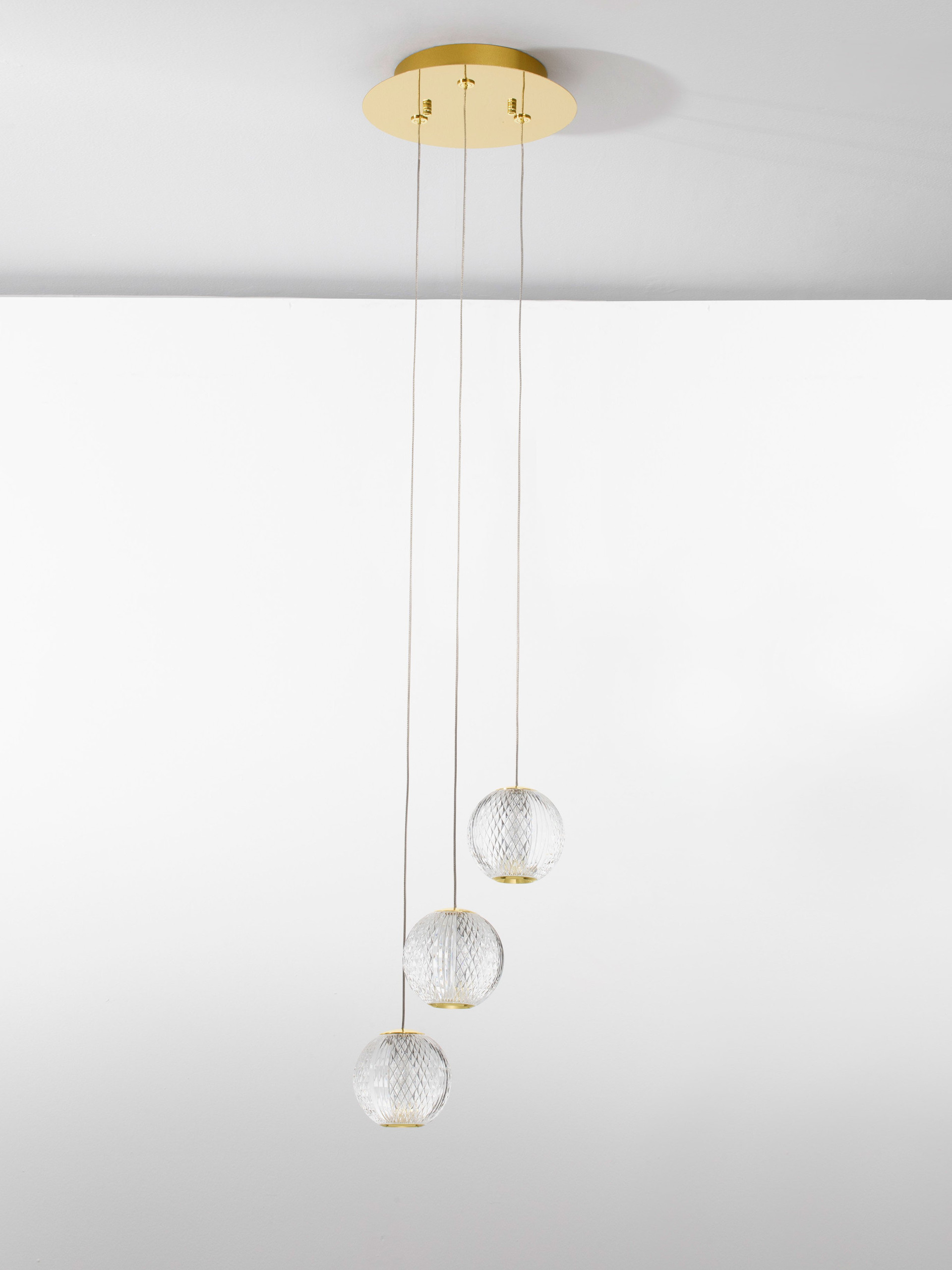 BRILLANTE | H 120 D 22 cm | 16 W | 3200 K | 665 lm | IP20 | Gold | Aluminum/Acrylic